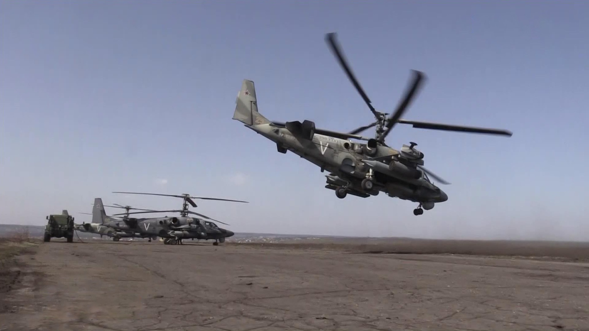 Как мирные украинцы помогают российским военным