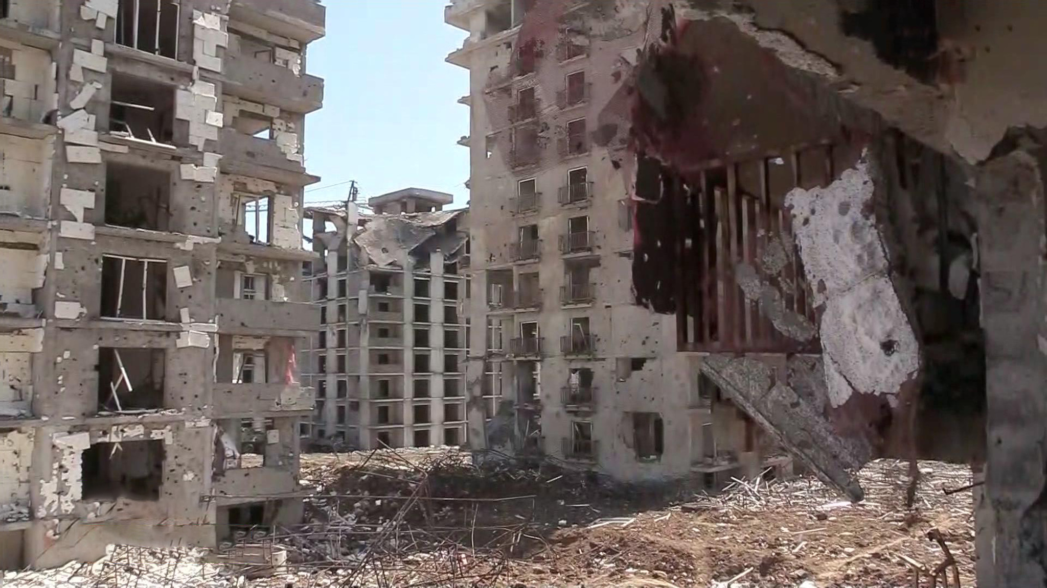 Отступающие украинские силовики уничтожают все и всех на своем пути