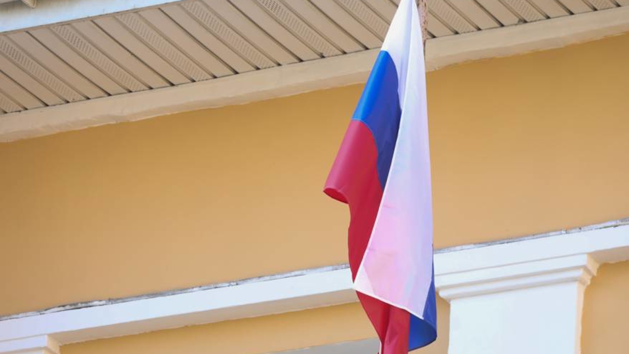 В Приморье начали исполнять гимн России перед занятиями в школах