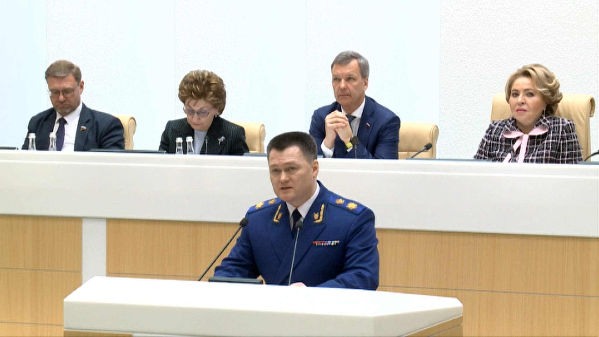 Жесткий и содержательный разговор: генпрокурор отчитался перед Советом Федерации