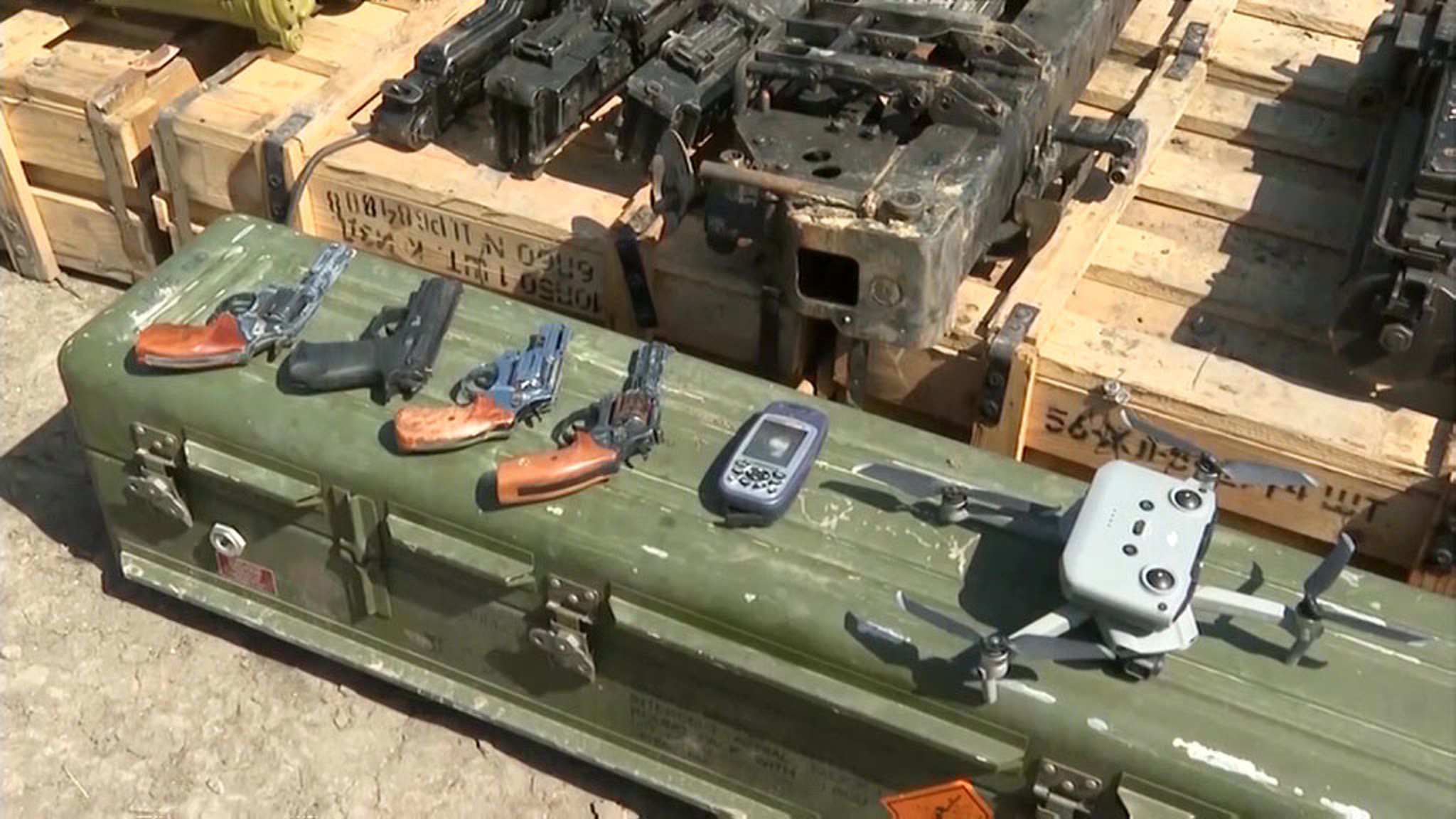 Российские военные в ЛНР завладели арсеналом националистов