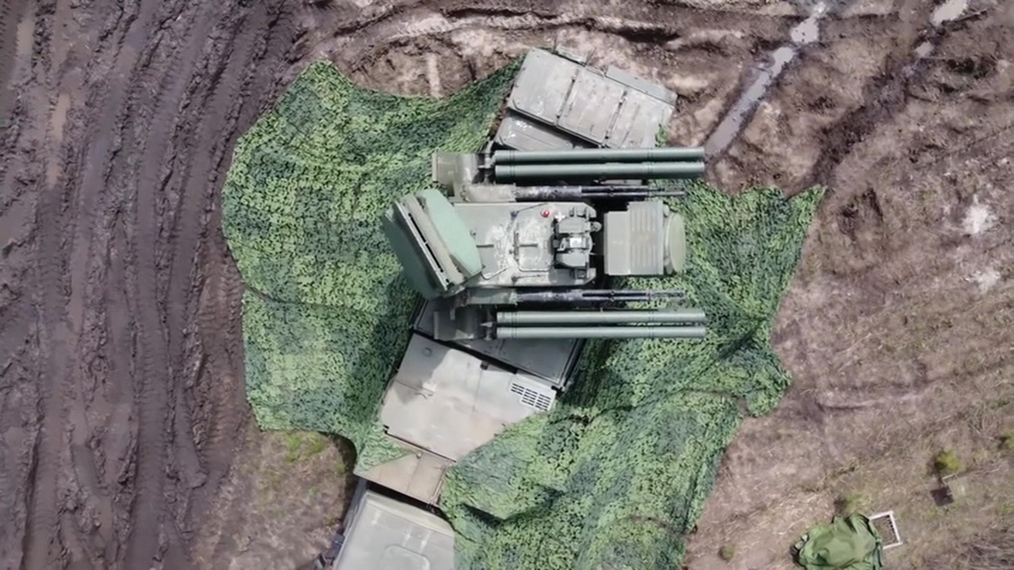 "Иглы" и "Панцири" против боевых дронов противника: видео Минобороны
