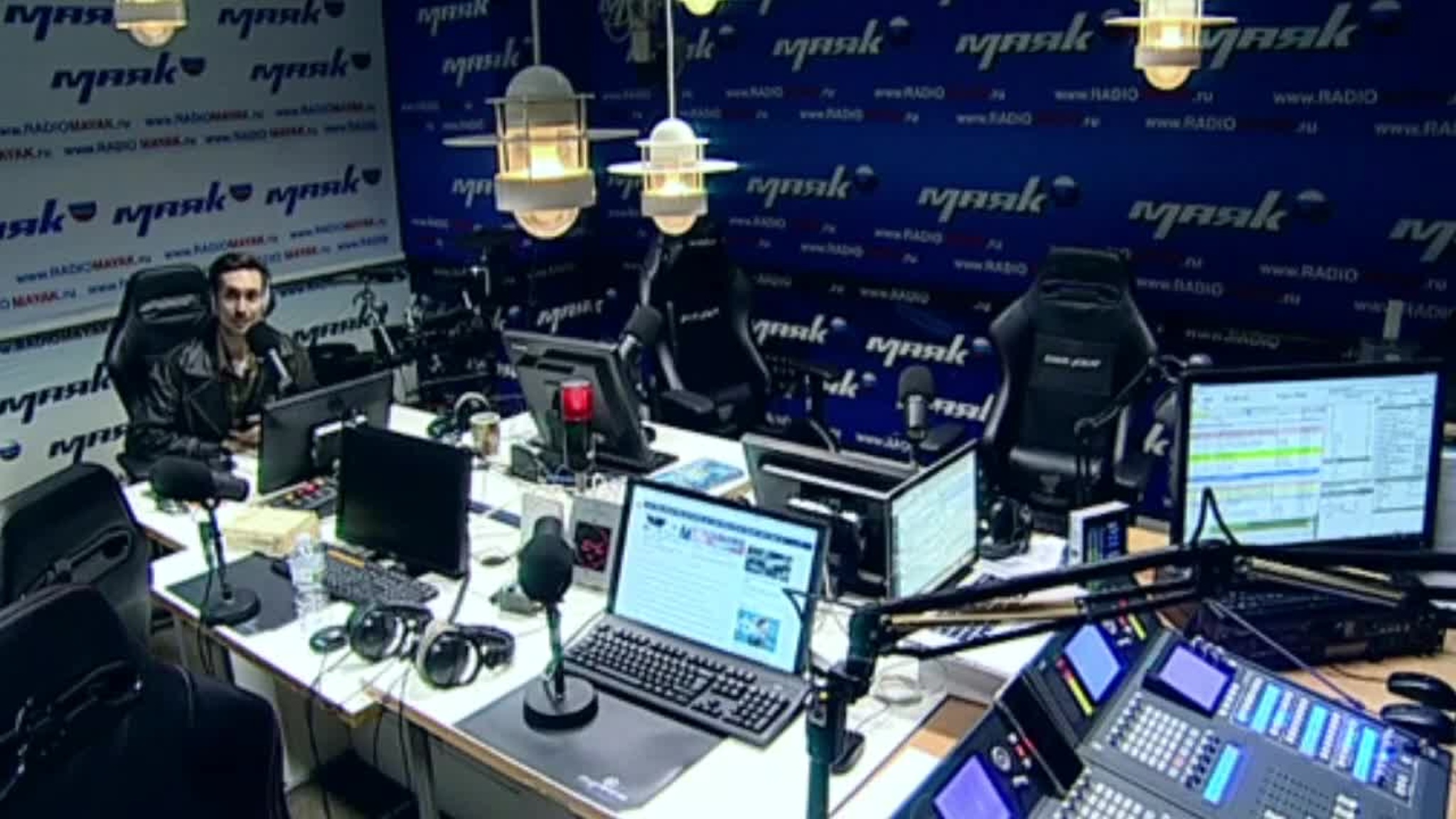 Праздничный гардероб