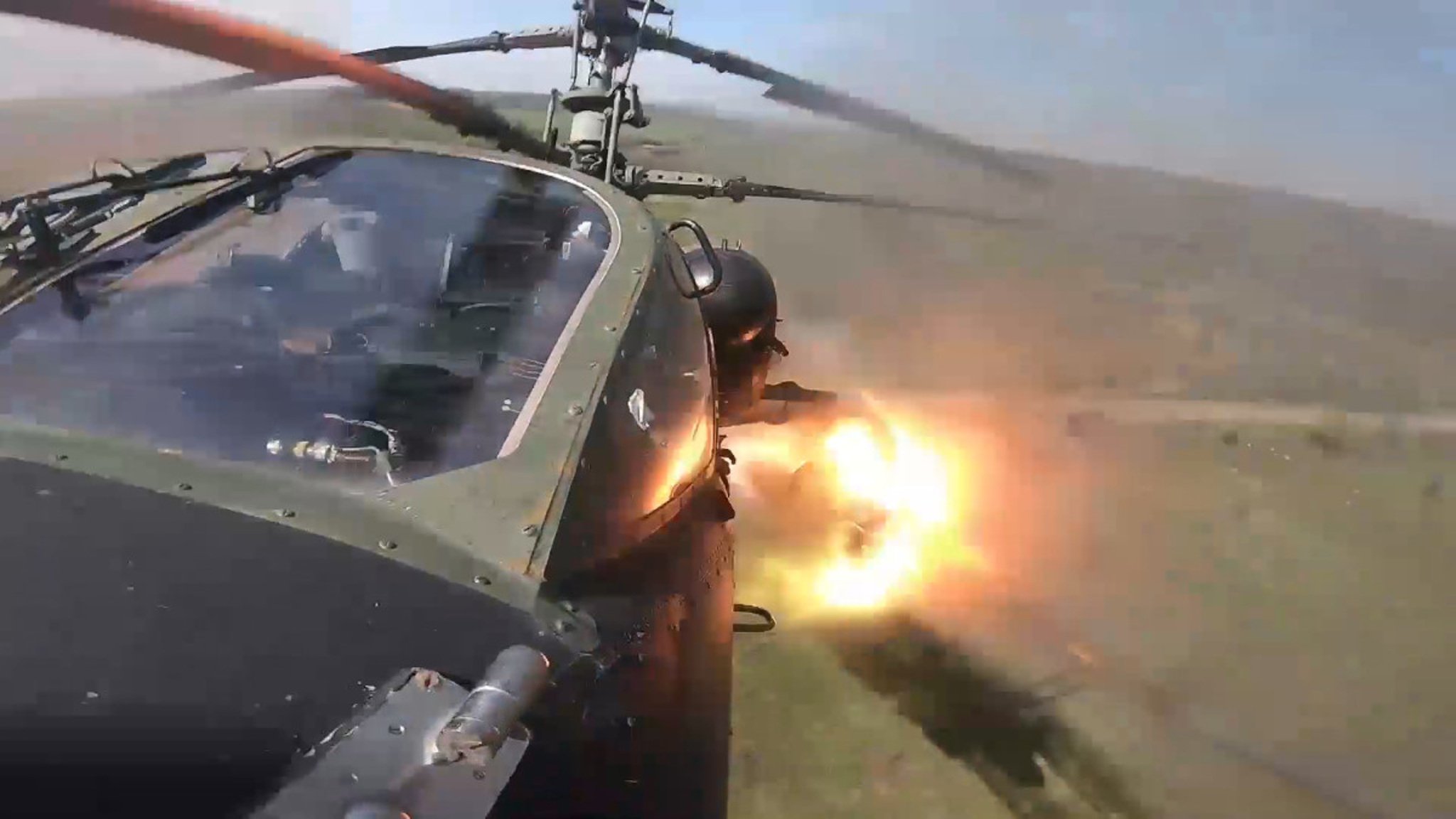 Боевые вылеты российских вертолетов попали на видео