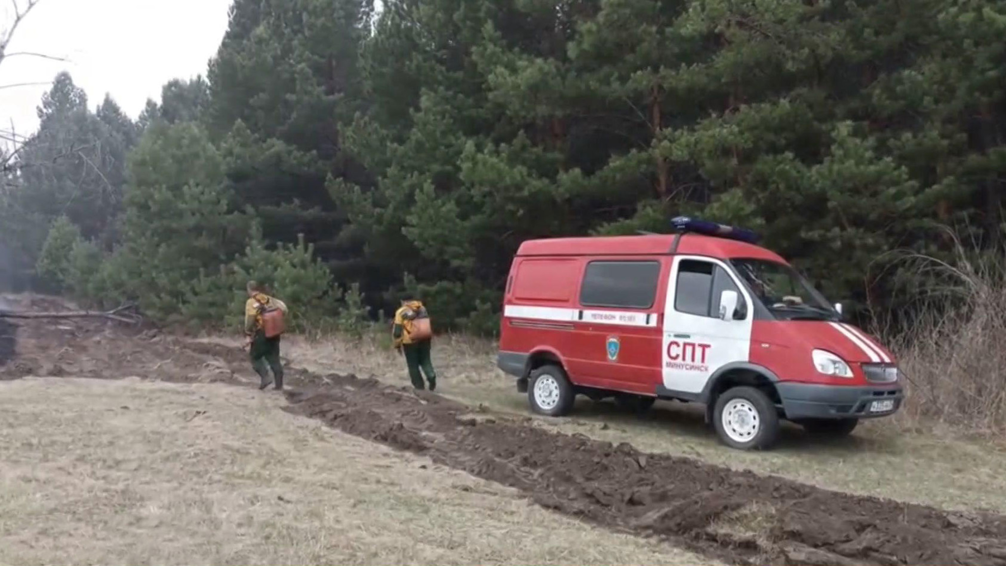 Пожар под Минусинском оставил километры сожженной травы и деревьев