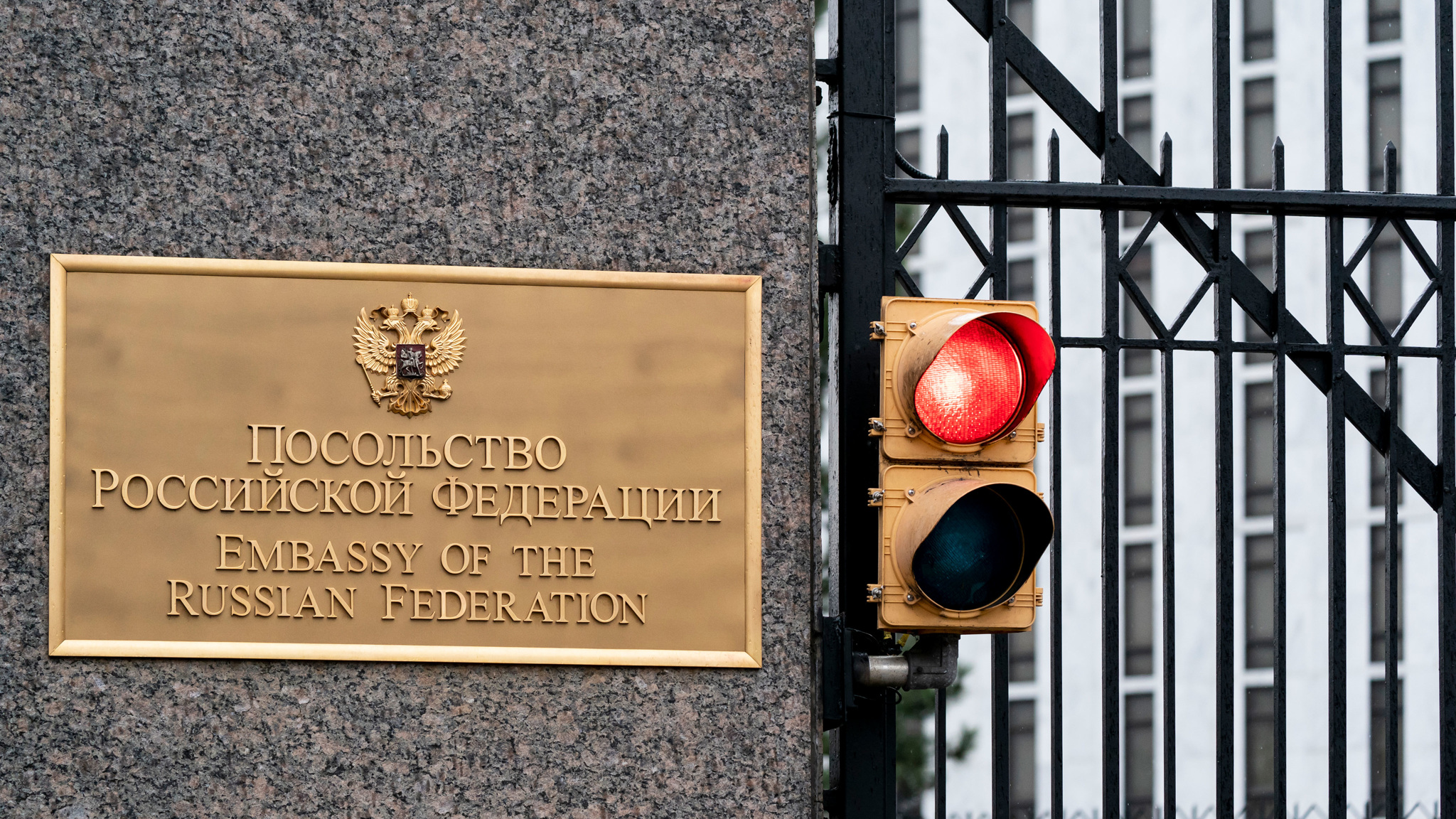 Власти США запретили прислать самолет за высланными российскими дипломатами