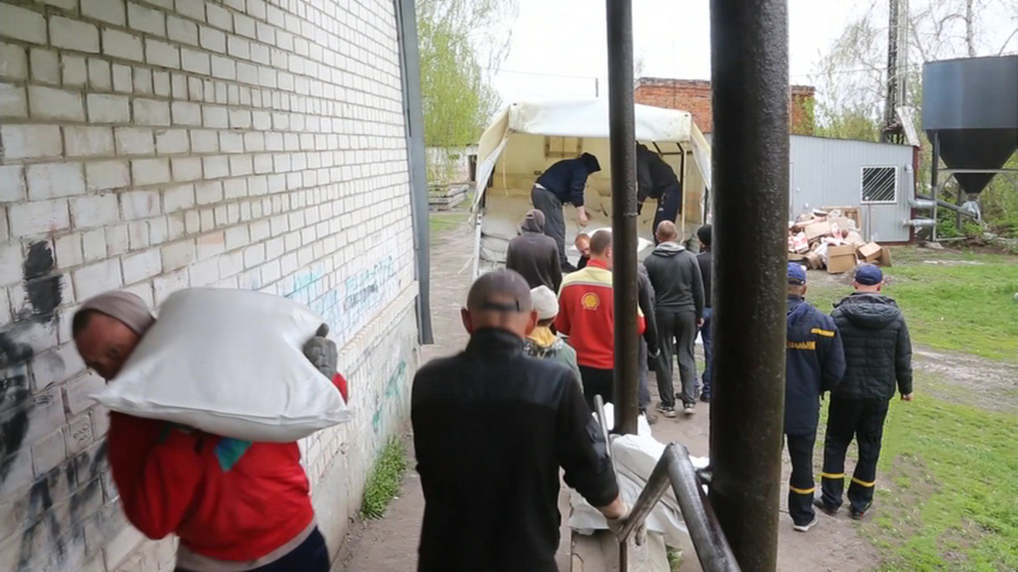 В Харьковскую область привезли еще более 70 тонн гумпомощи