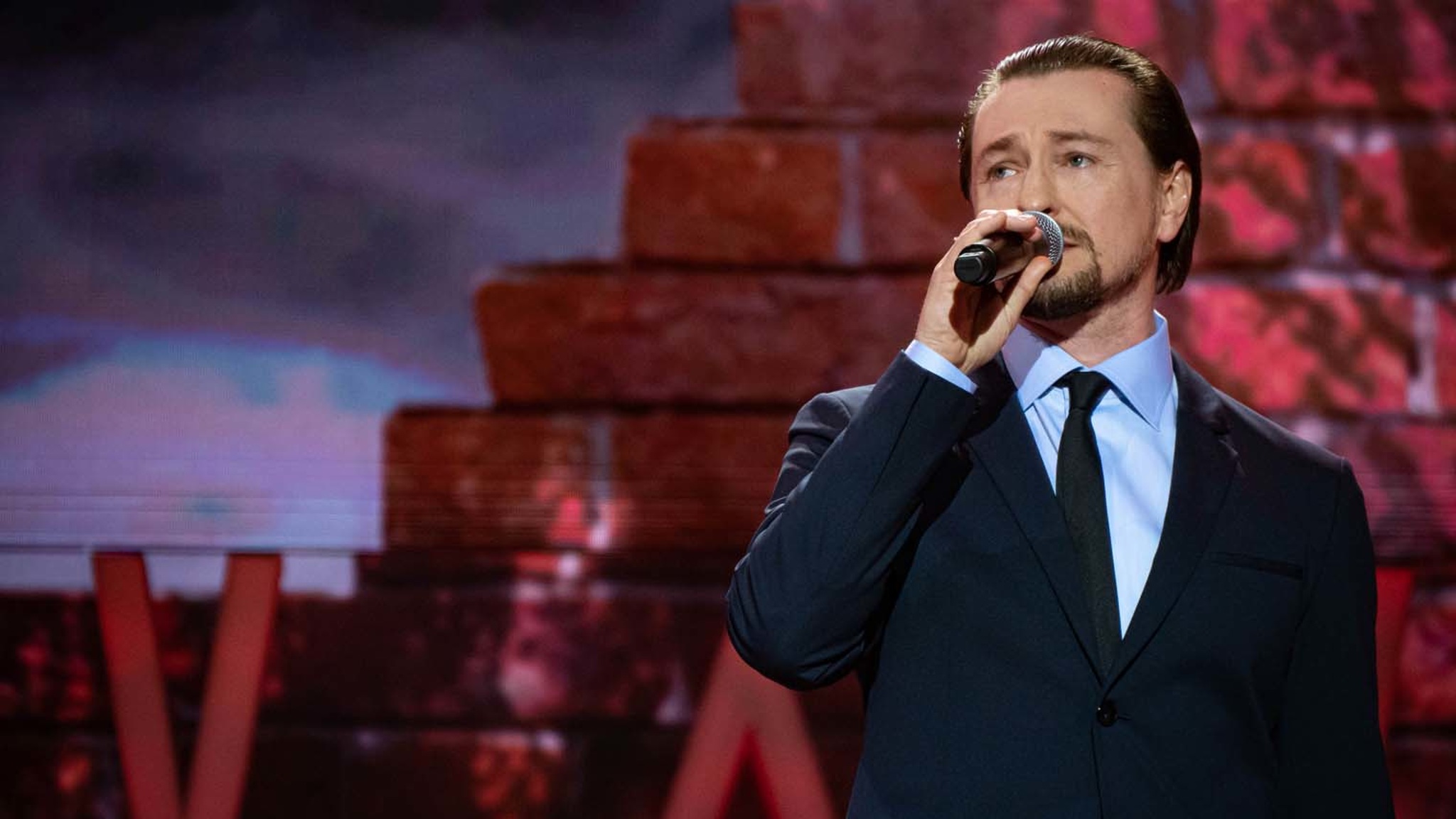 Сергей Безруков рассказал, как поздравлял деда с 9 мая