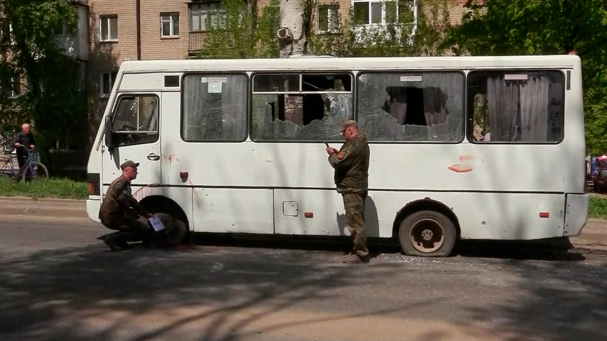 Военные преступления в ДНР: националистам закон не писан