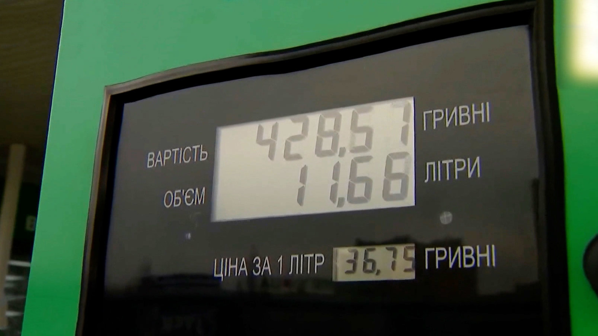 Украинские волонтеры разворовали гуманитарку и торгуют ей