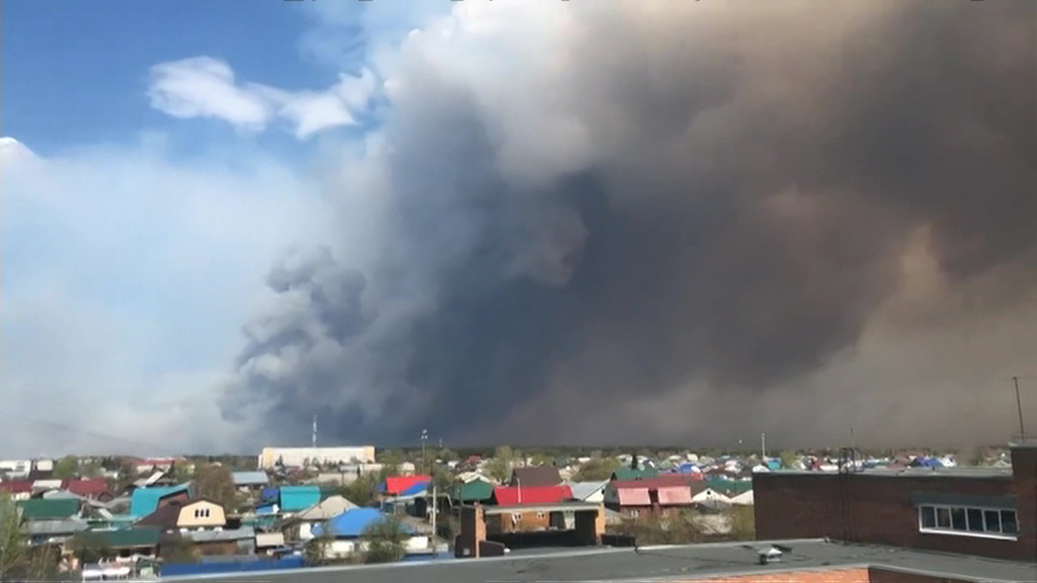 Ветер раздул пламя пожаров за Уралом