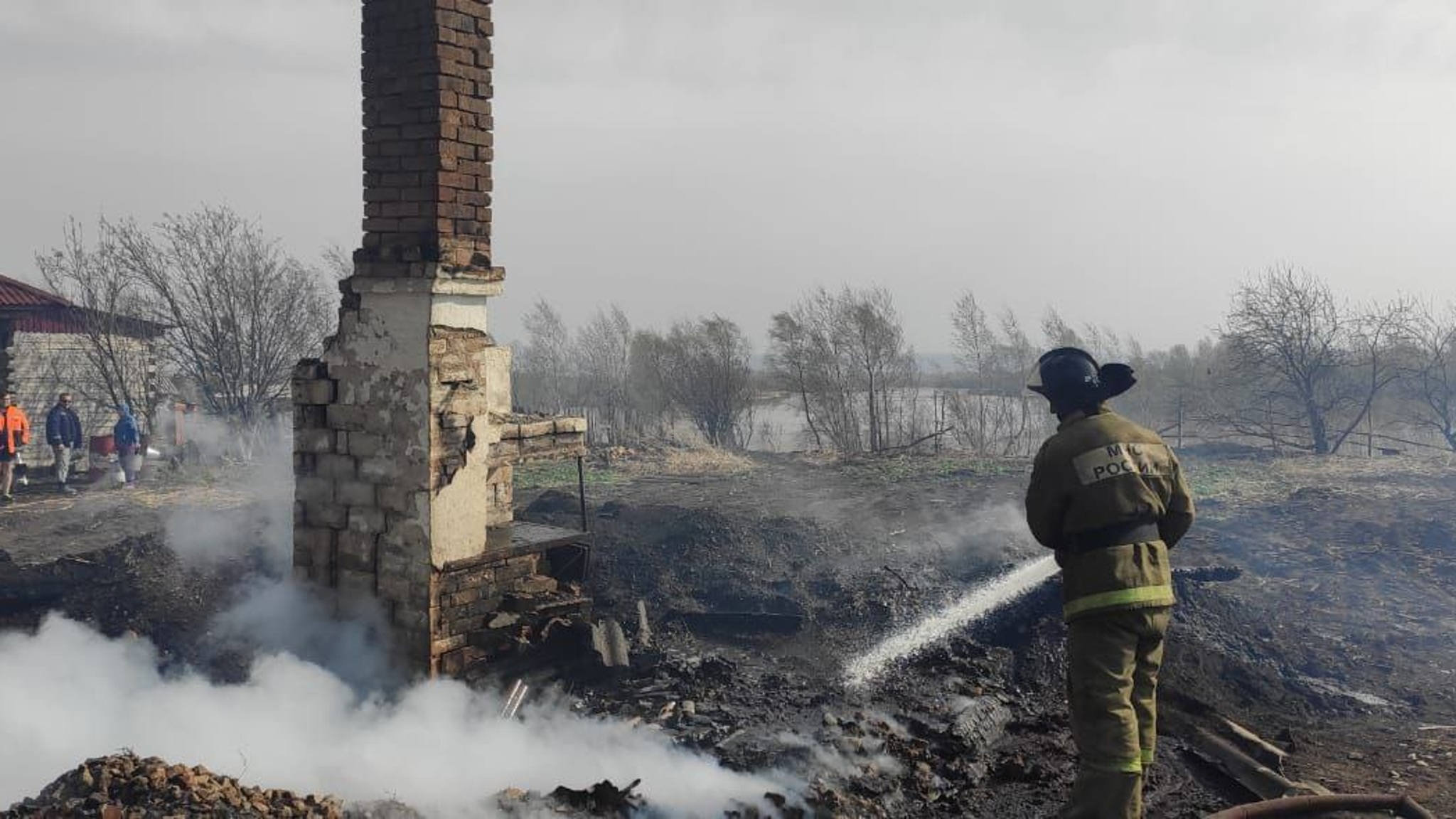 В МЧС рассказали о состоянии пожарных, пострадавших в Красноярском крае