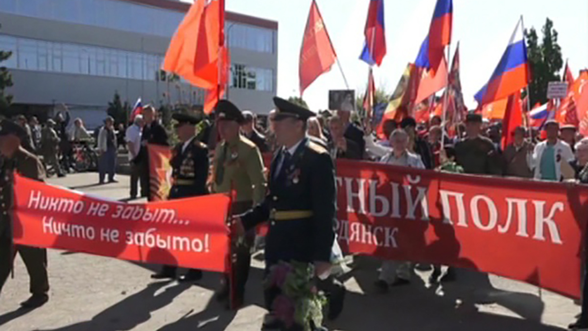 По освобожденному Мелитополю прошел "Бессмертный полк"