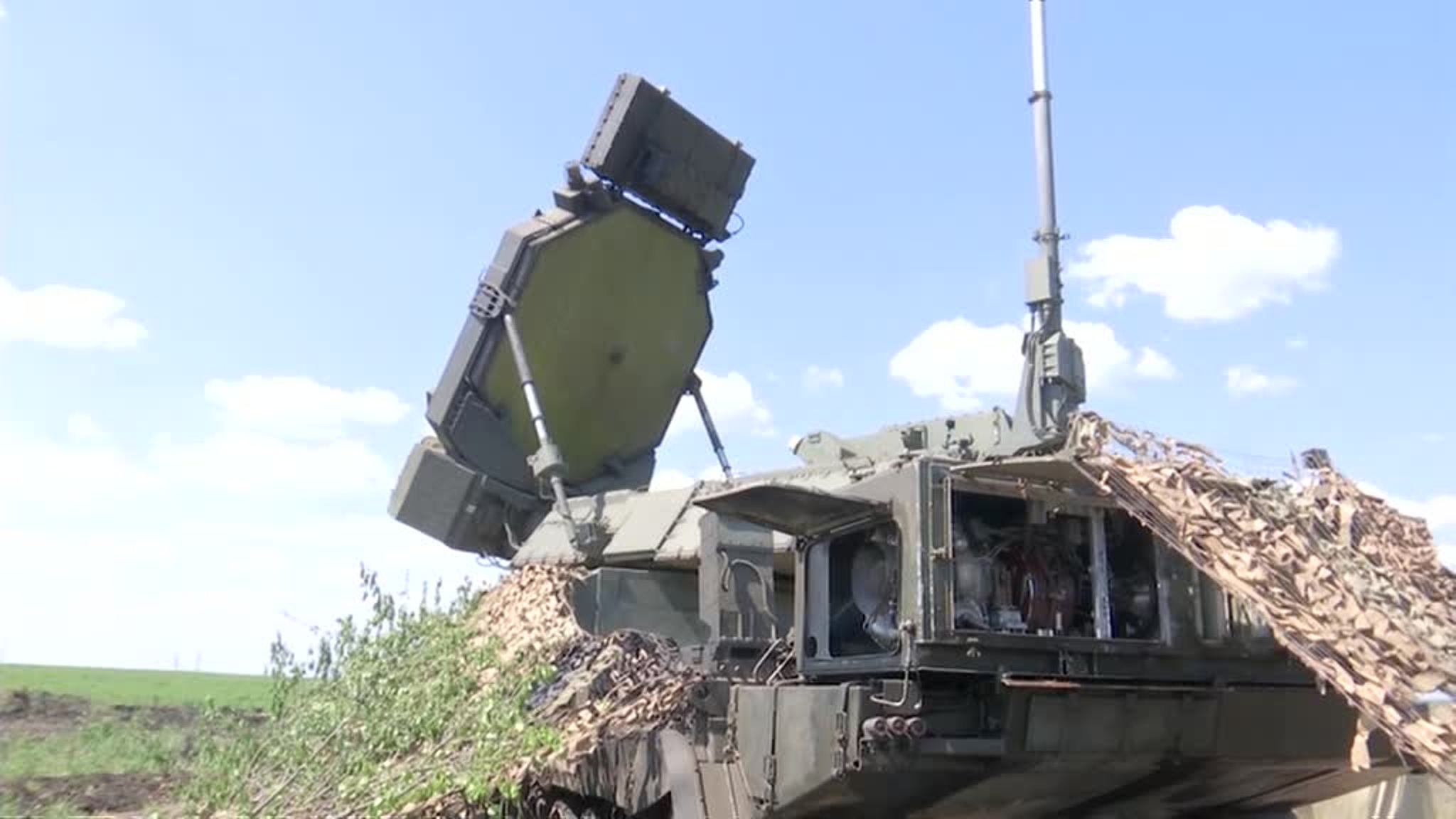 Минобороны РФ показало работу расчетов зенитной ракетной системы С-300В