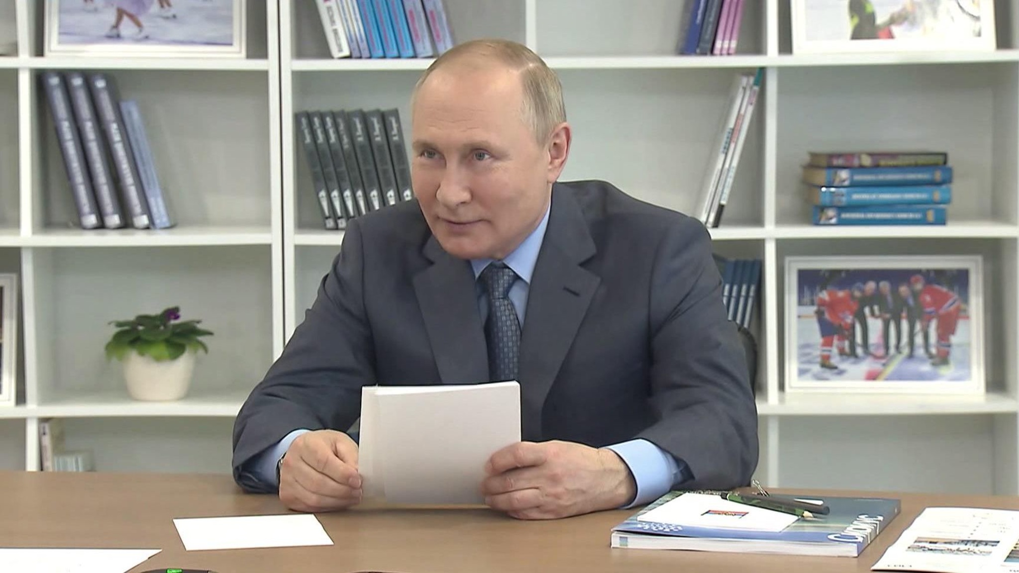 Владимир Путин посетил недавно построенный корпус "Спорт" в образовательном центре "Сириус"