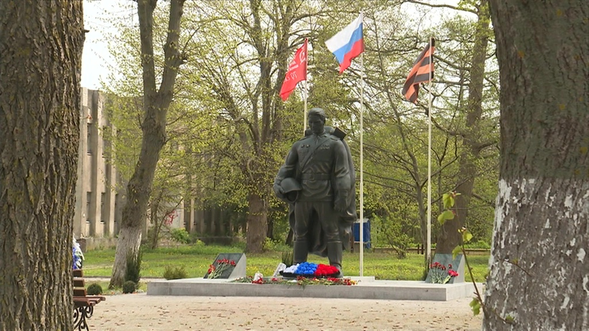 На Куршской косе установили копию памятника павшим воинам в Таллине