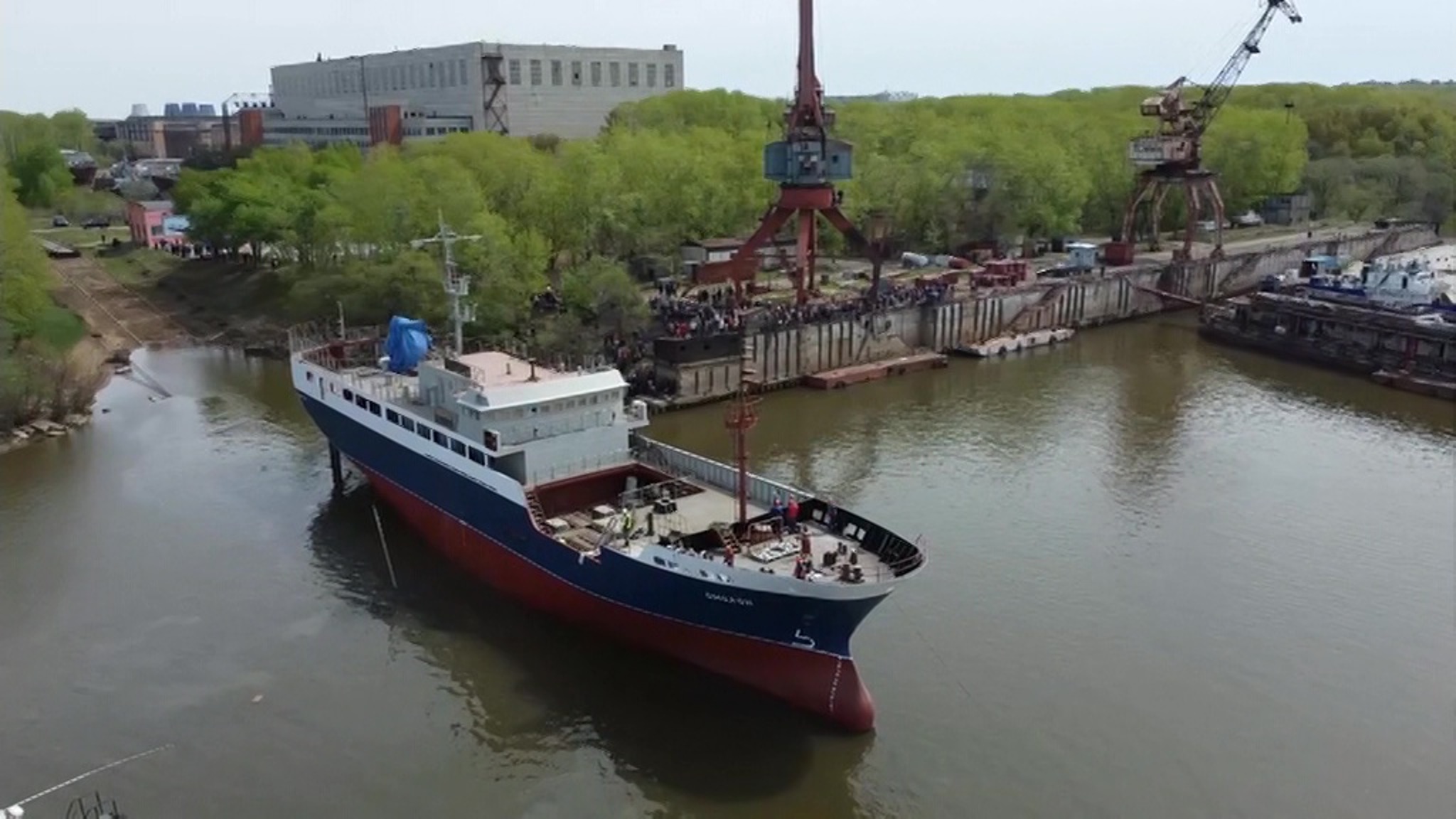 В Хабаровске спустили на воду новый краболов