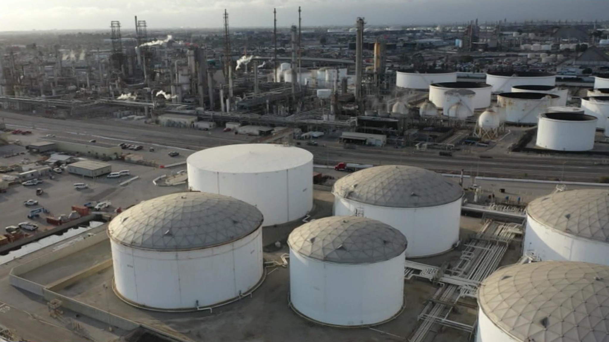 Напряженность на Ближнем Востоке подталкивает цены на нефть вверх