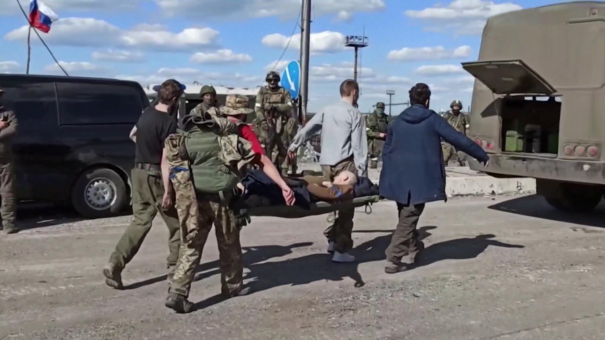Обошлось без штурма: в Мариуполе сдаются боевики с "Азовстали"