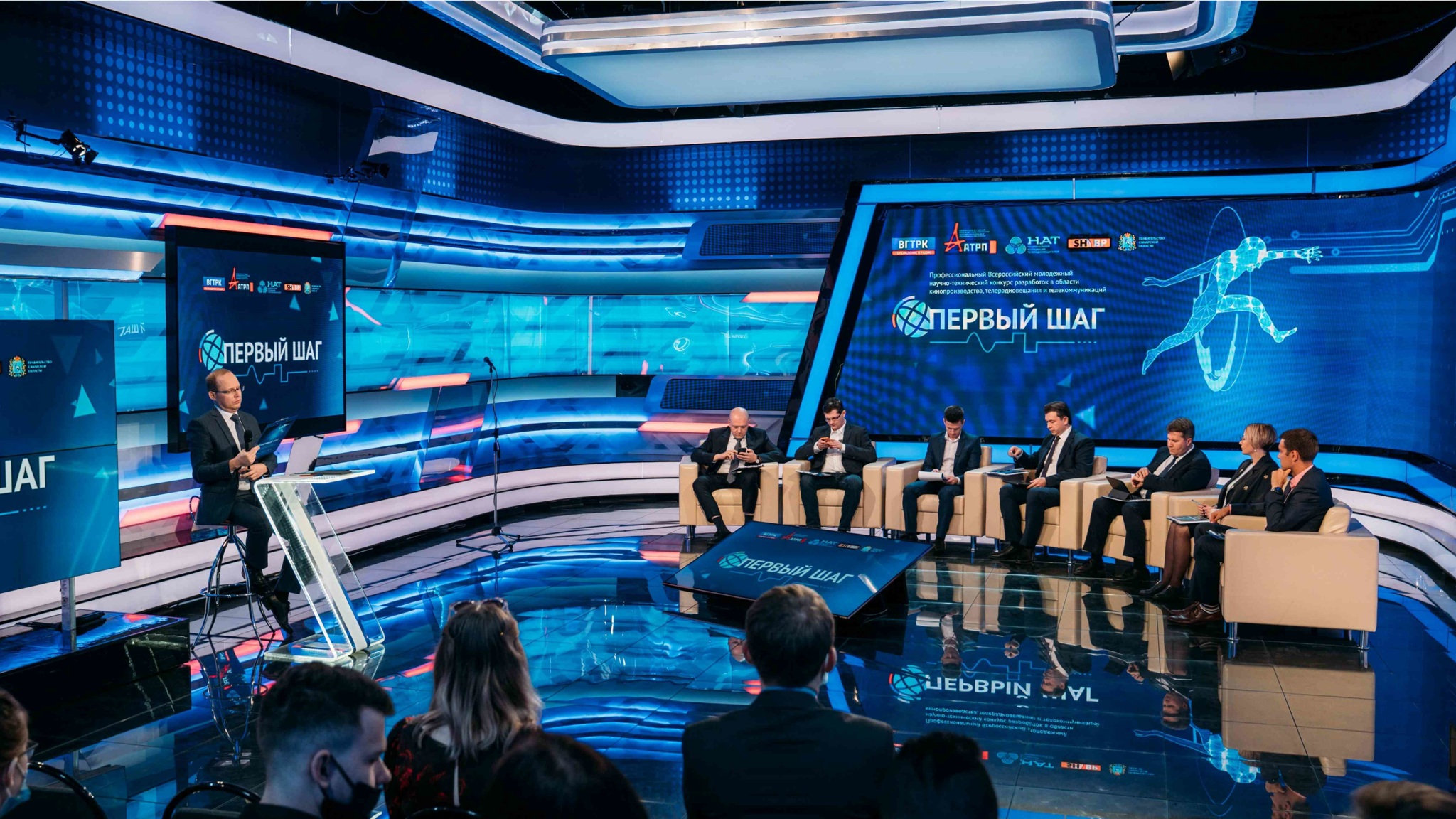 "Смотрим" покажет трансляцию финала Всероссийского конкурса "Первый шаг"