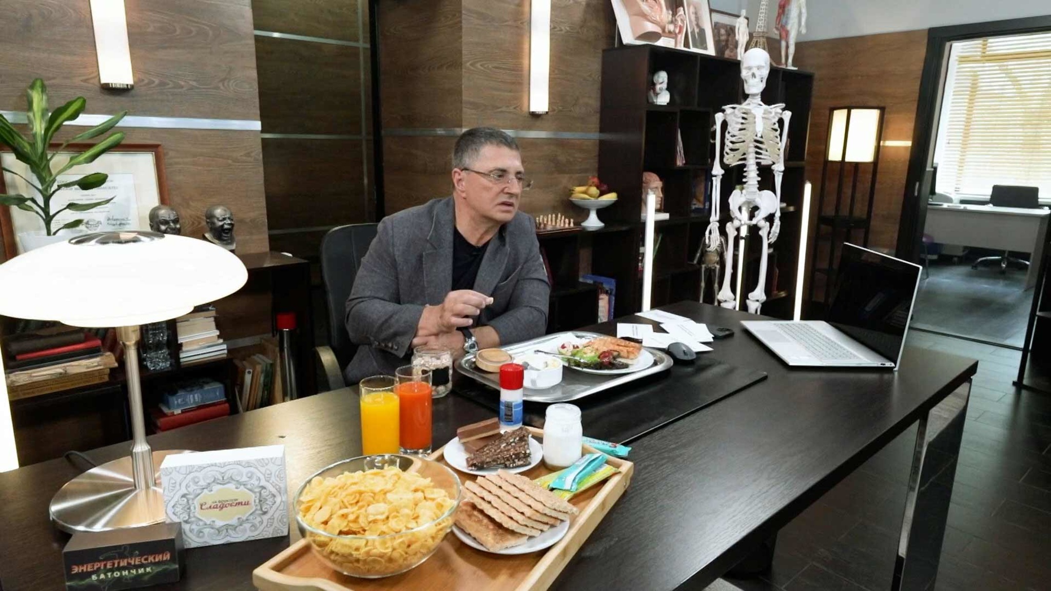 Доктор Александр Мясников назвал семь продуктов – "обманщиков"