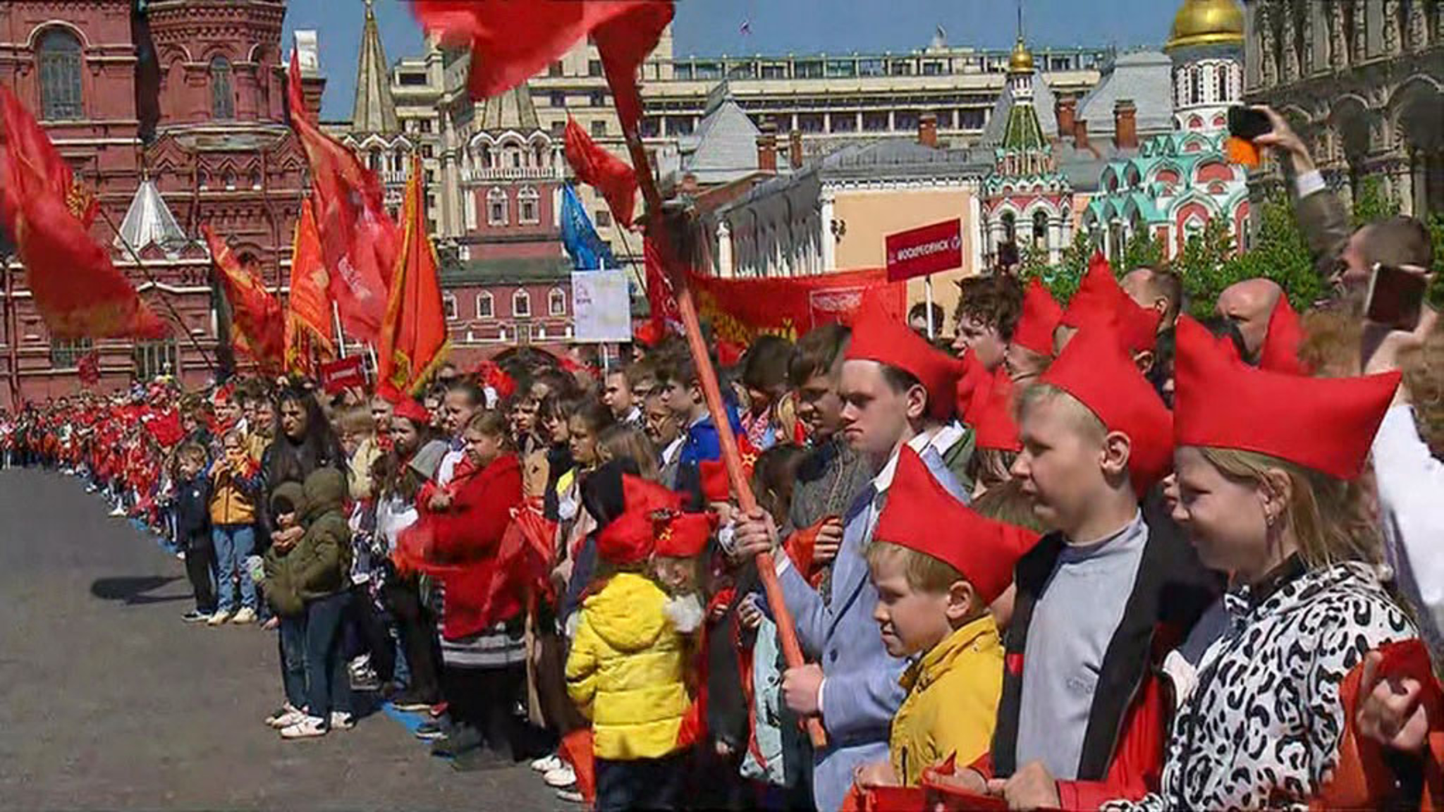 Дети вступили в пионеры на Красной площади