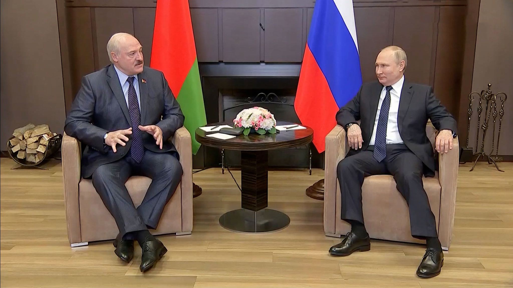Лукашенко привез на переговоры с Путиным что-то очень важное