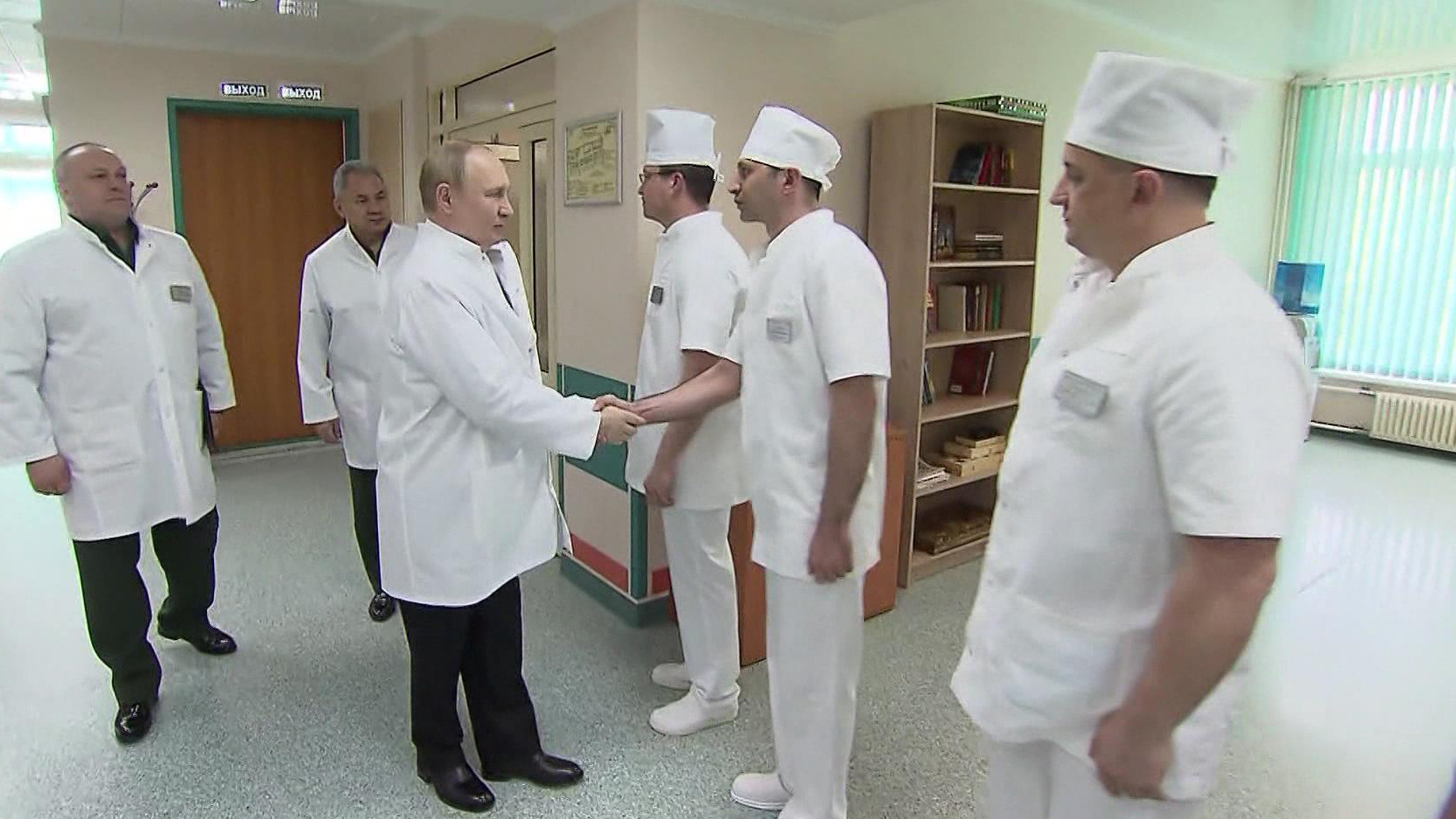"Поправляйтесь": Путин навестил раненых участников спецоперации