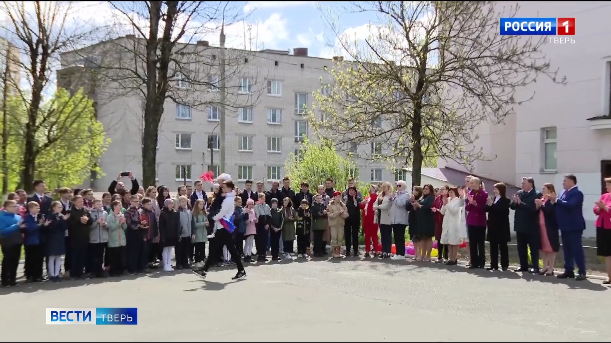 Для выпускников тверских школ прозвенел последний звонок