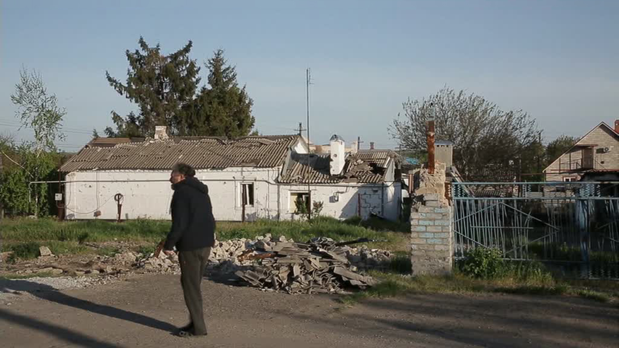 Боевики выгоняют пациентов на улицу, чтобы разместить в палатах больниц огневые точки