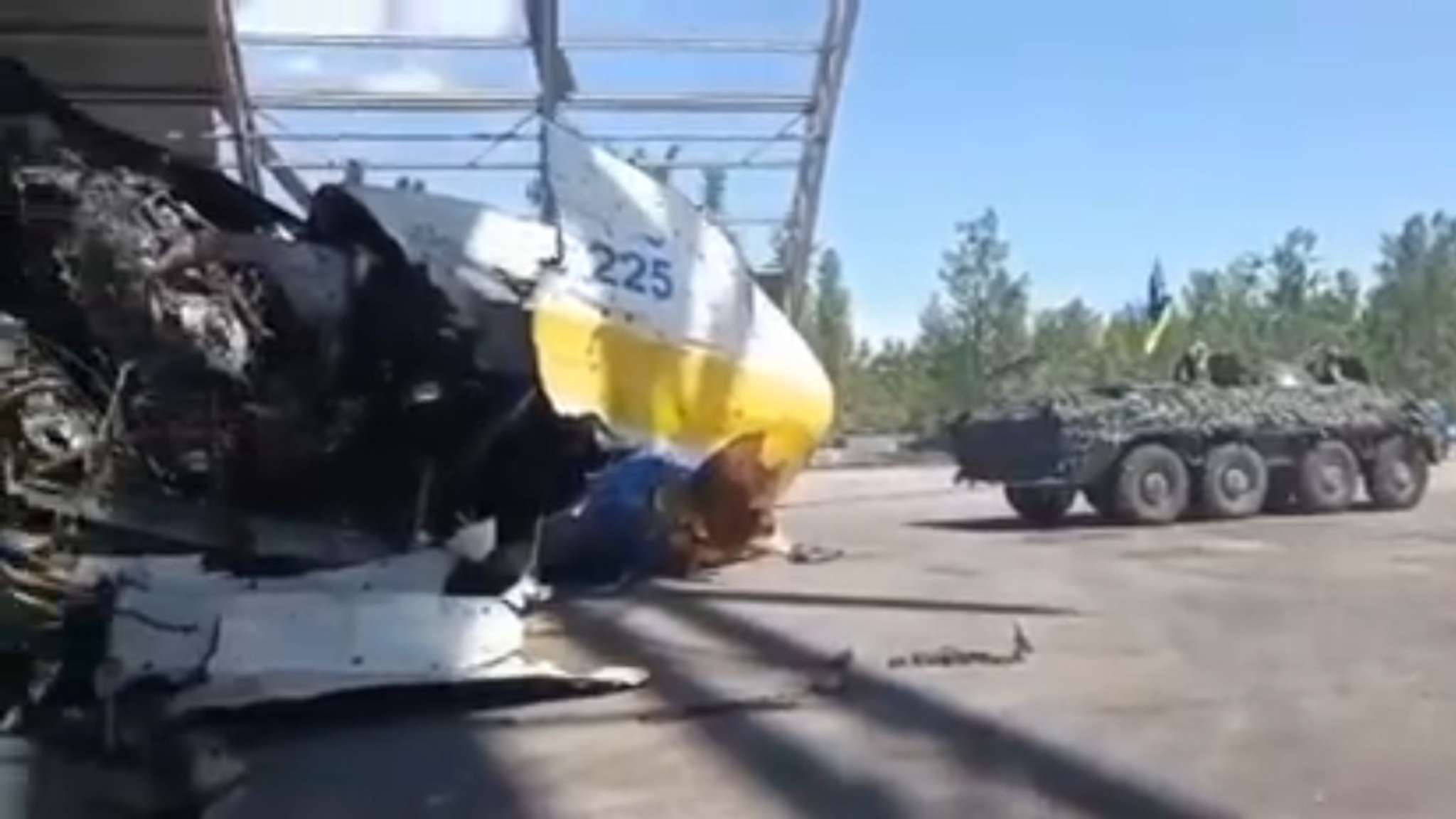 Кадры отправки в утиль самолета Ан-225 "Мрия" попали на видео