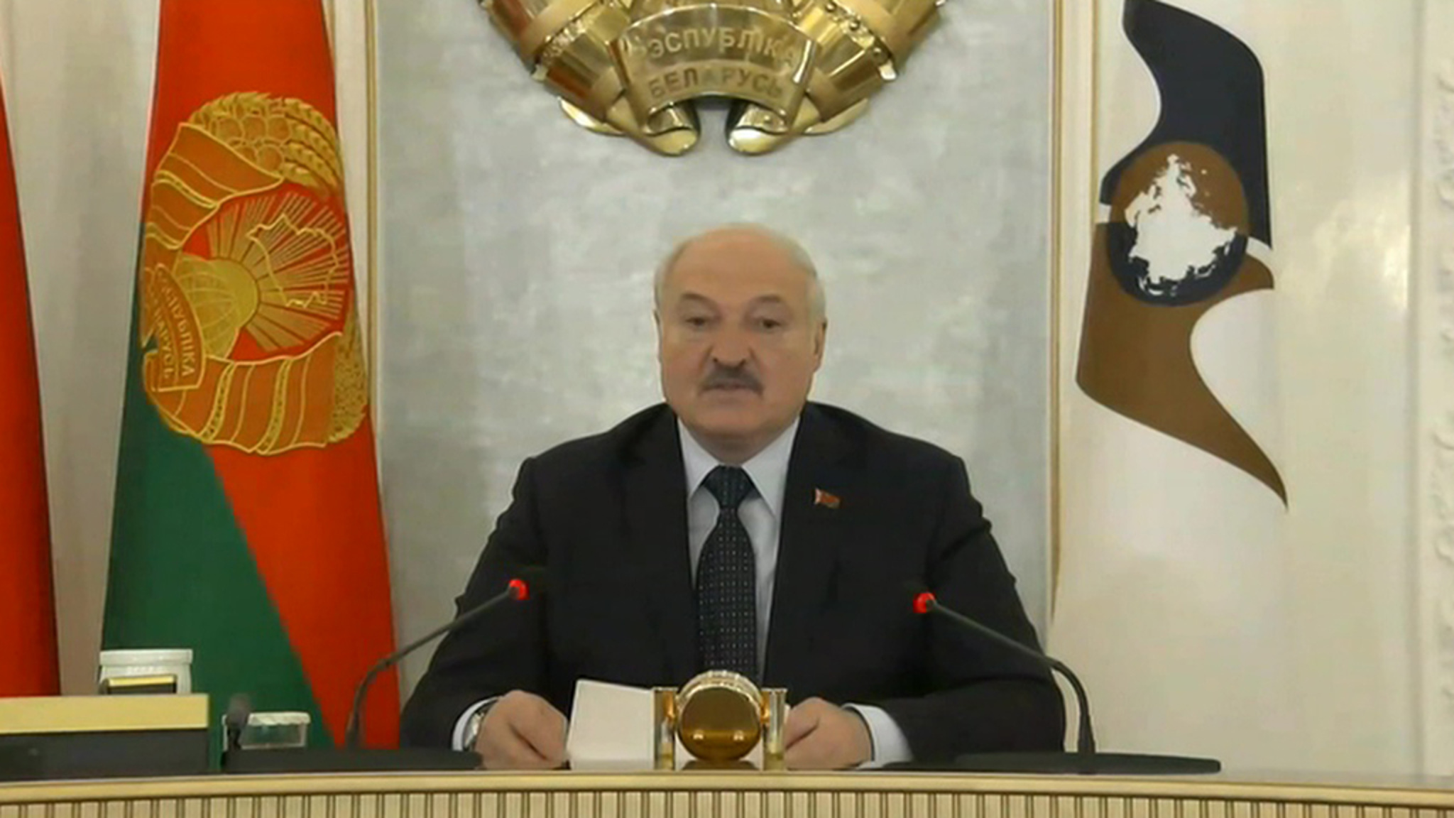 Лукашенко перенес повышение тарифов на ЖКУ с зимы на весну