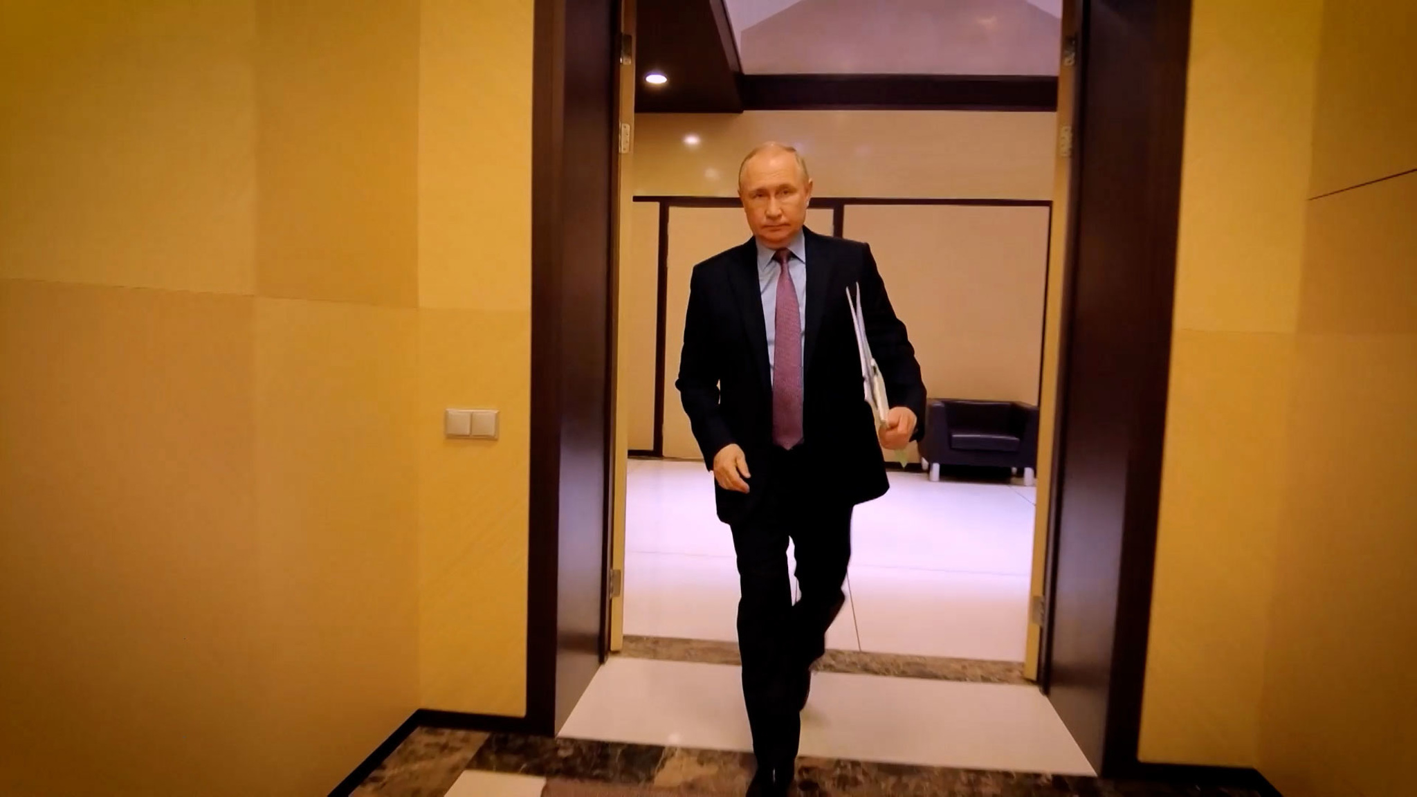 Путин распорядился покрыть людям расходы, связанные с инфляцией