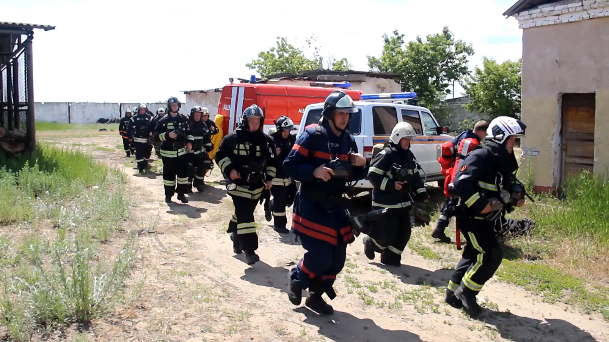 Волгоградские спасатели провели тренировку в теплодымокамере