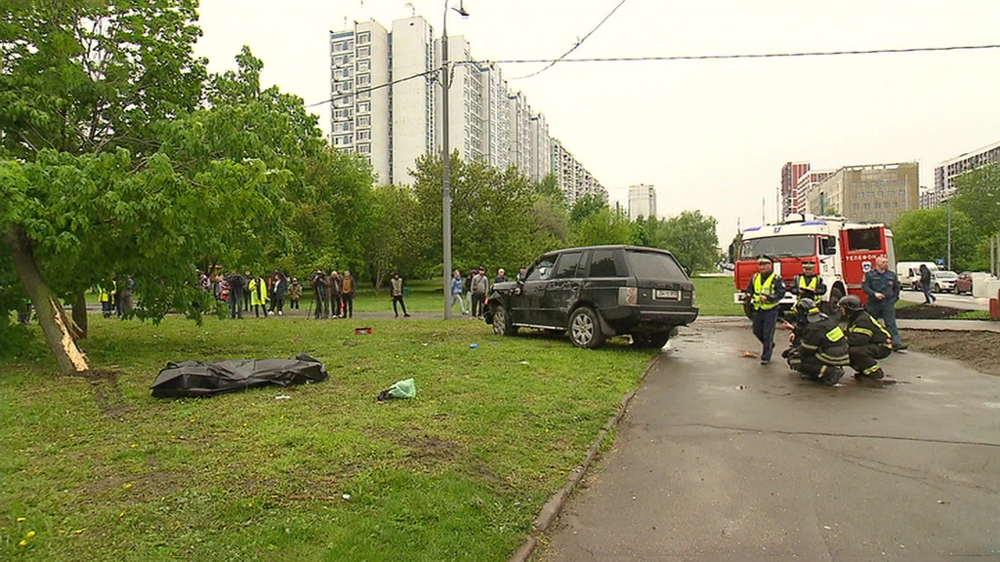 В Москве джип вылетел на тротуар и сбил насмерть пешехода