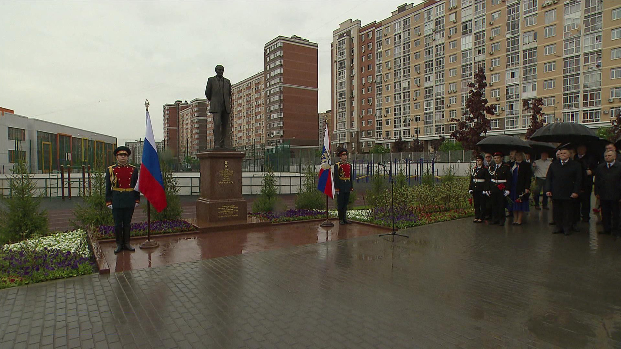 В Коммунарке открыли памятник легендарному разведчику Геворку Вартаняну