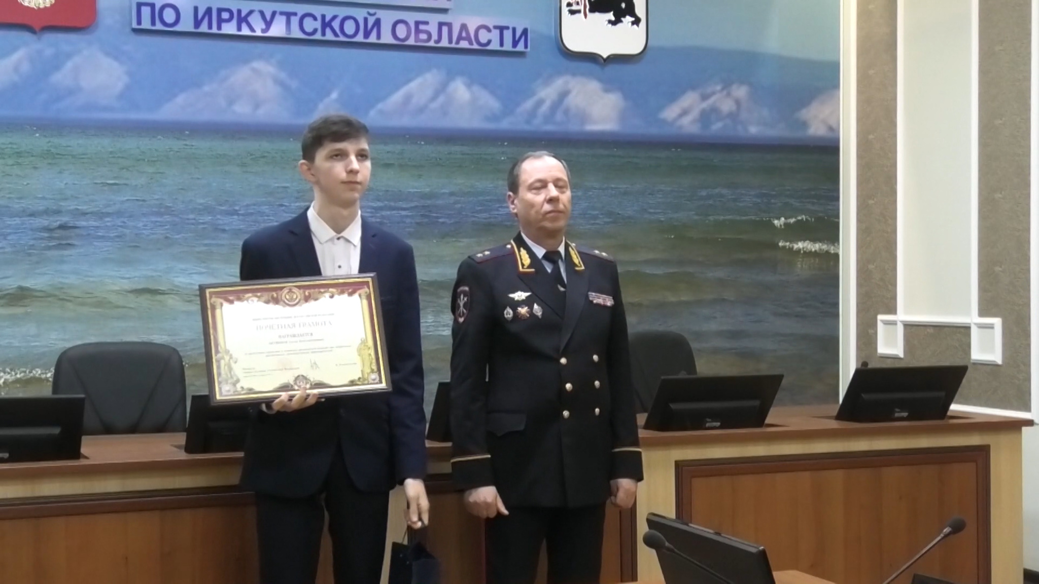 Владимир Колокольцев наградил иркутянина Антона Литвинова особой почетной грамотой — за мужество и активную гражданскую позицию