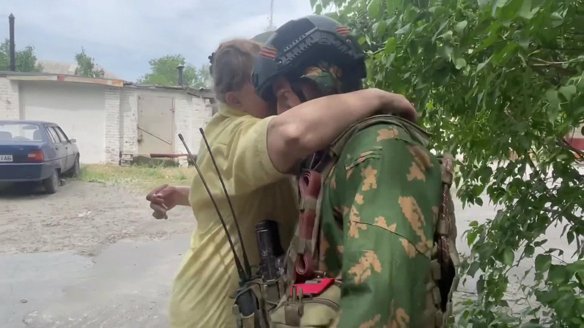 Северодонецк под обстрелами: отходя, ВСУ засыпали город снарядами