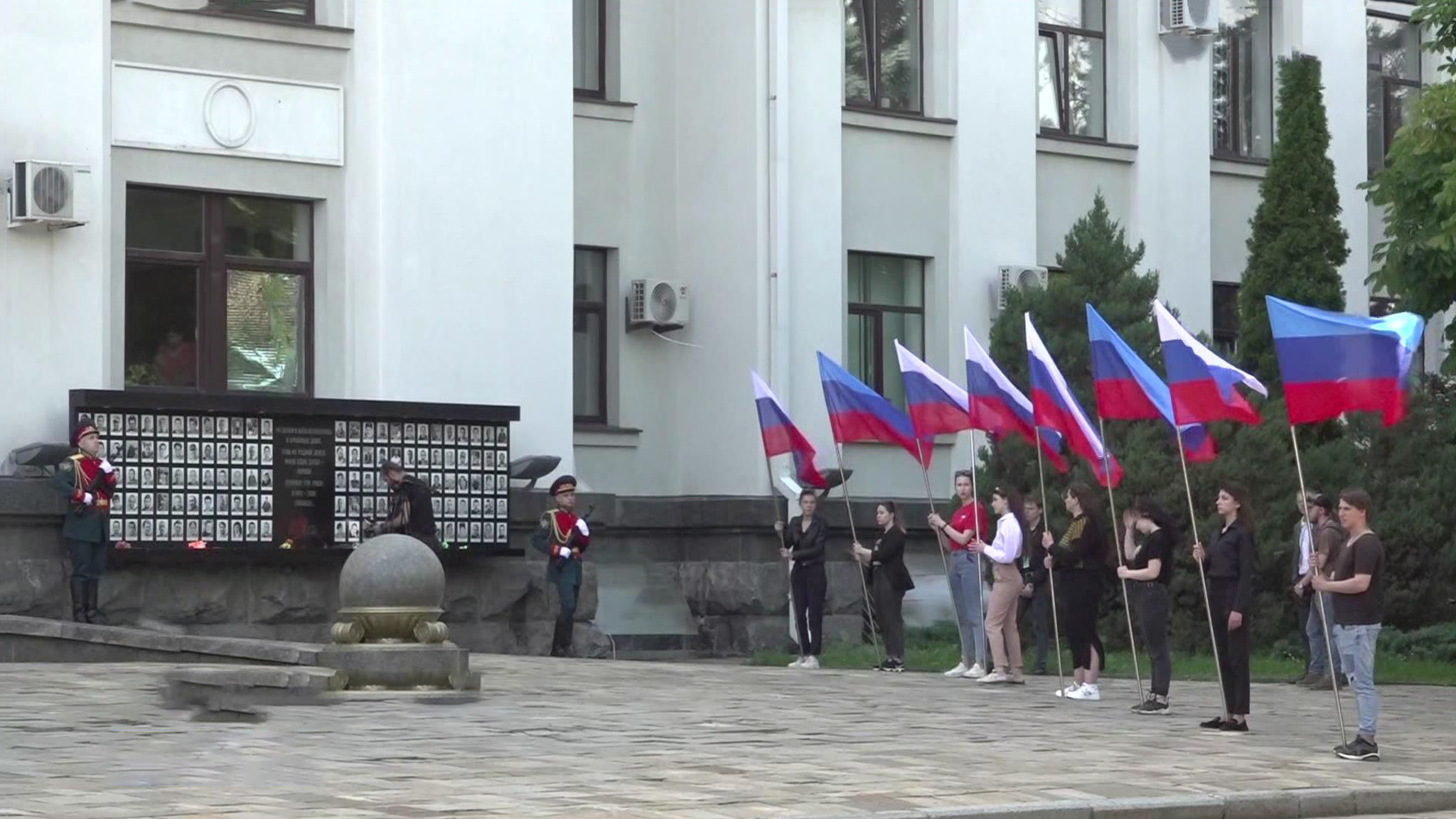 Налаживание мирной жизни на территории Луганской Народной Республики