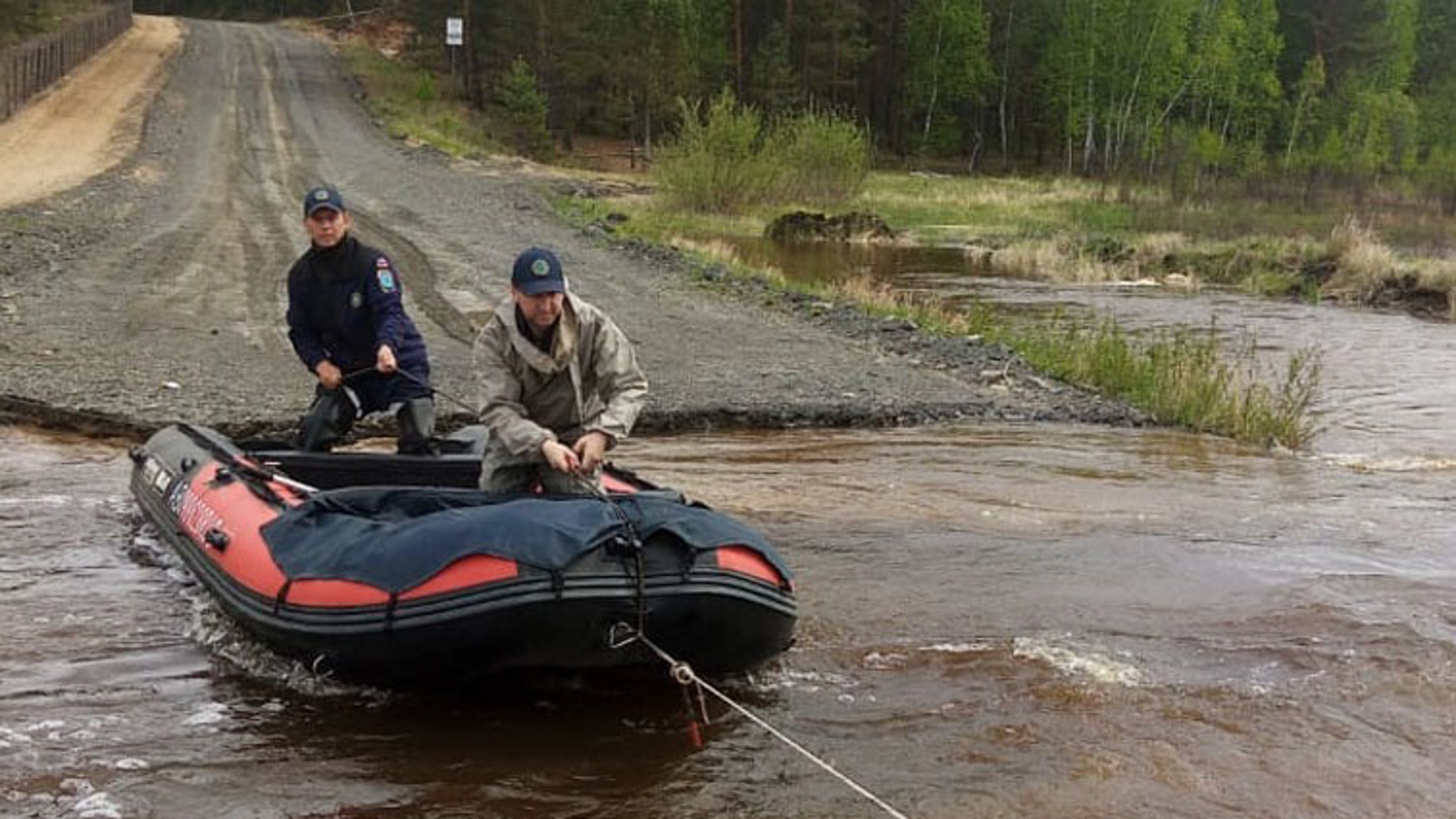 На затопленном участке дороги Черняево — Кузнецово вода идет на спад