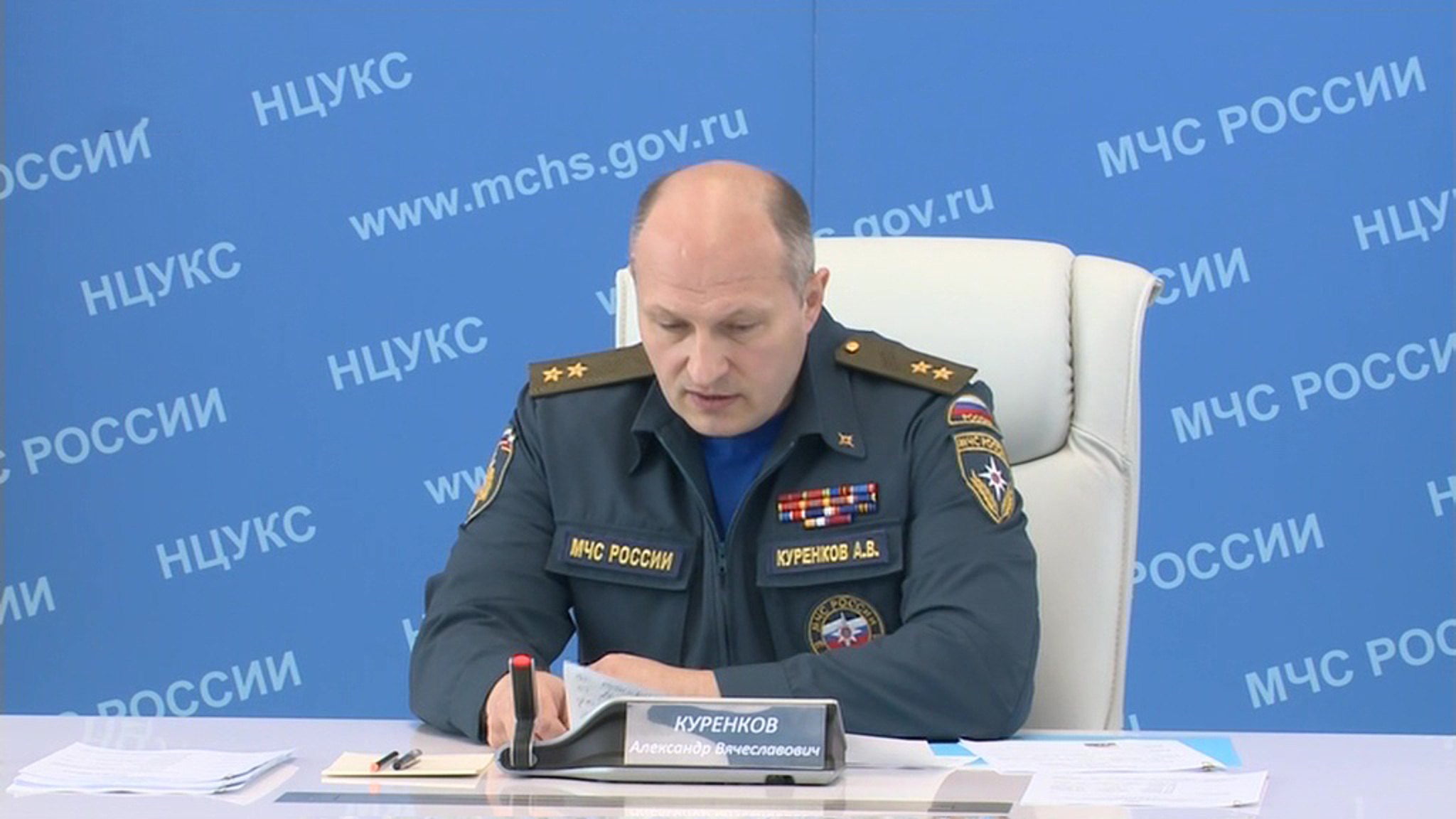 Глава МЧС похвалил слаженную работу пожарных при тушении ТЦ в Москве