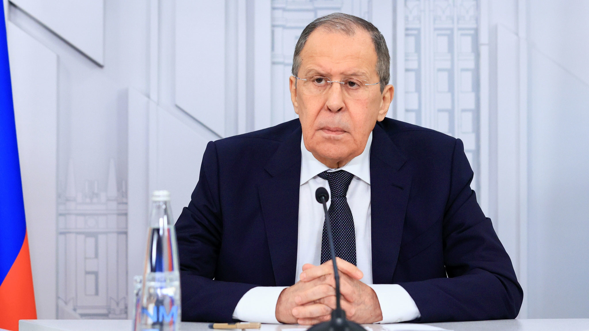 Лавров знает, почему ему не дали долететь до Сербии
