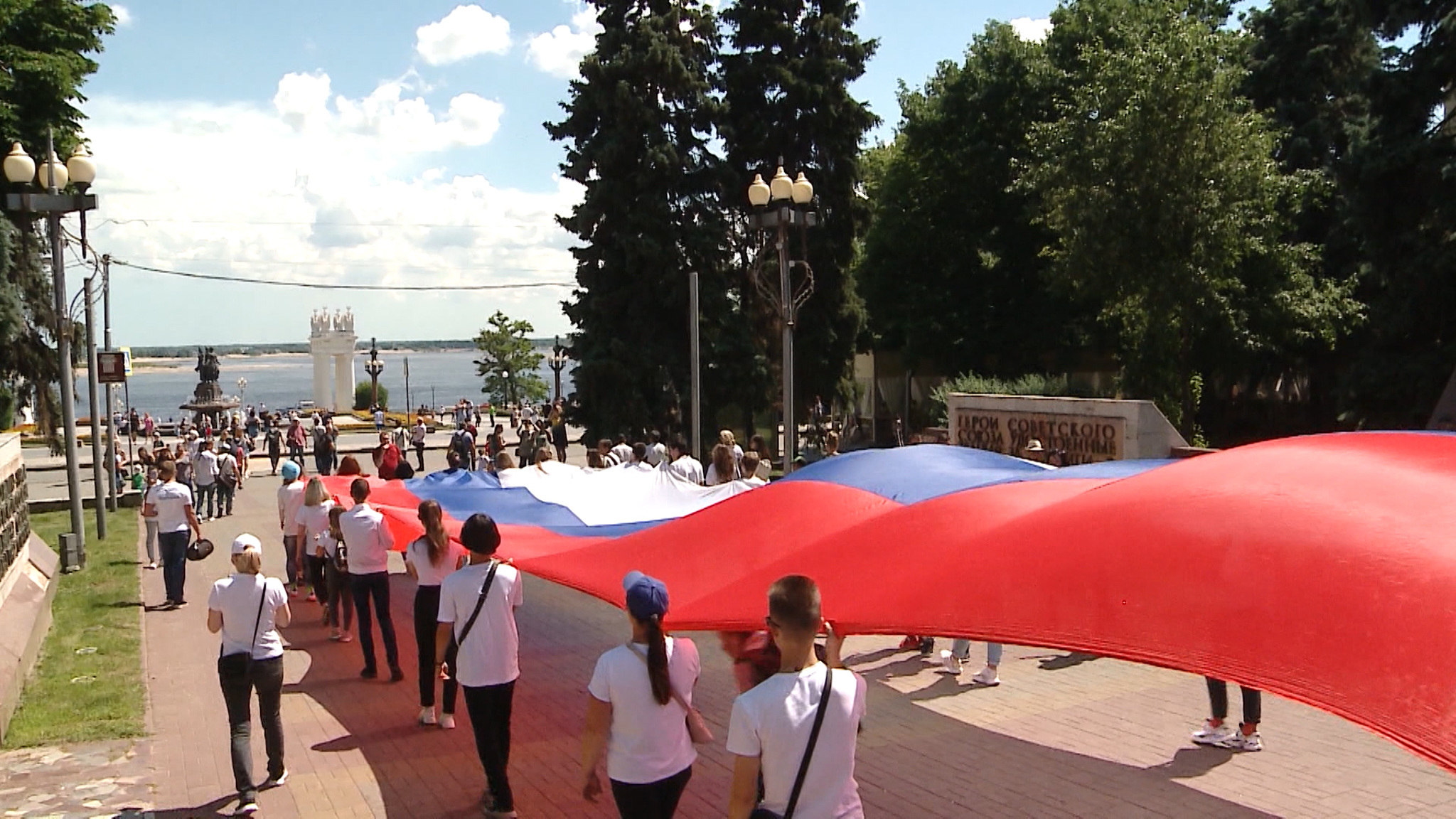 В День России волгоградцы развернут побывавший в Донбассе 60-метровый триколор
