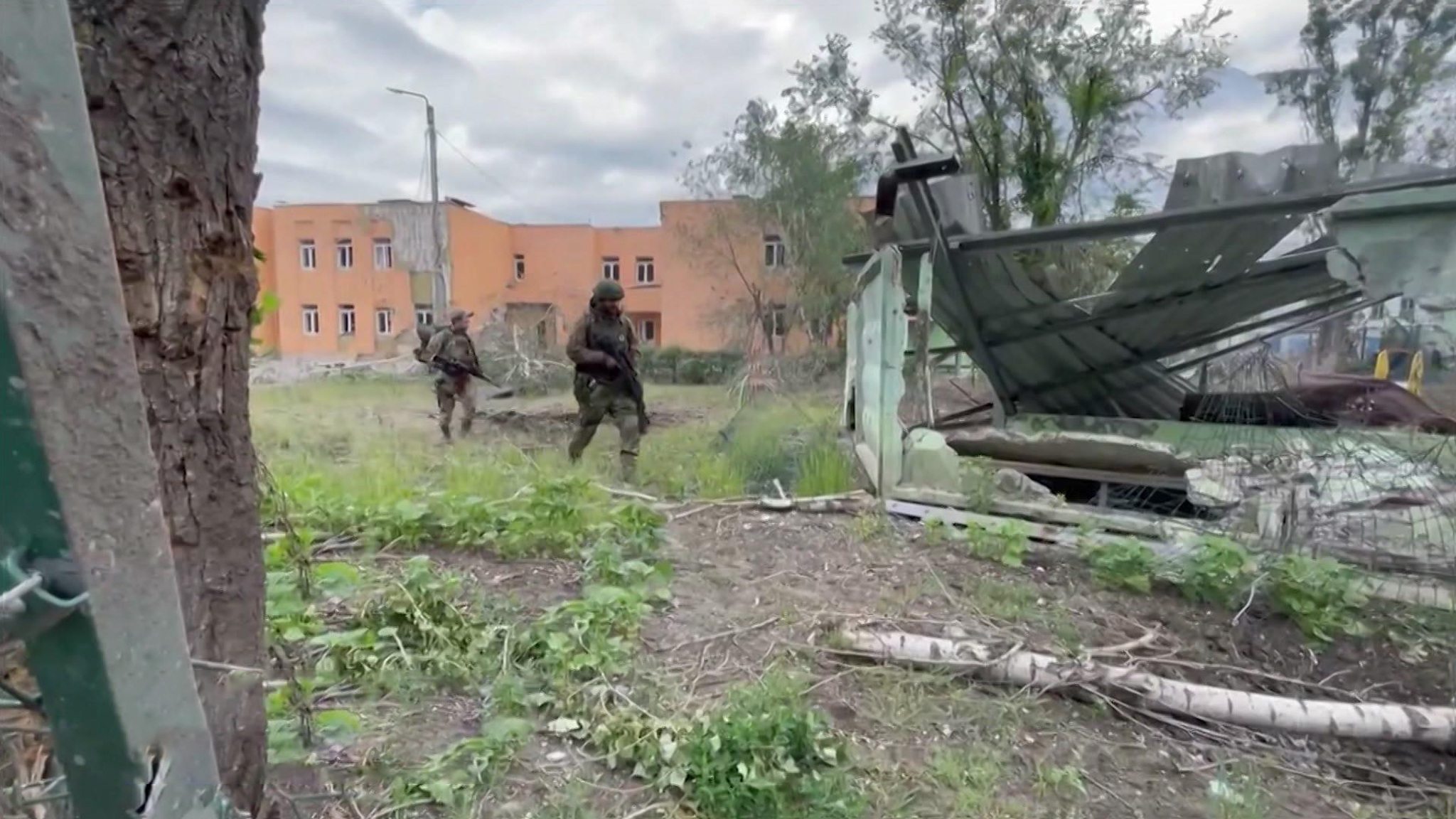 РСЗО "Ураган" поддерживает наши войска мощными ударами
