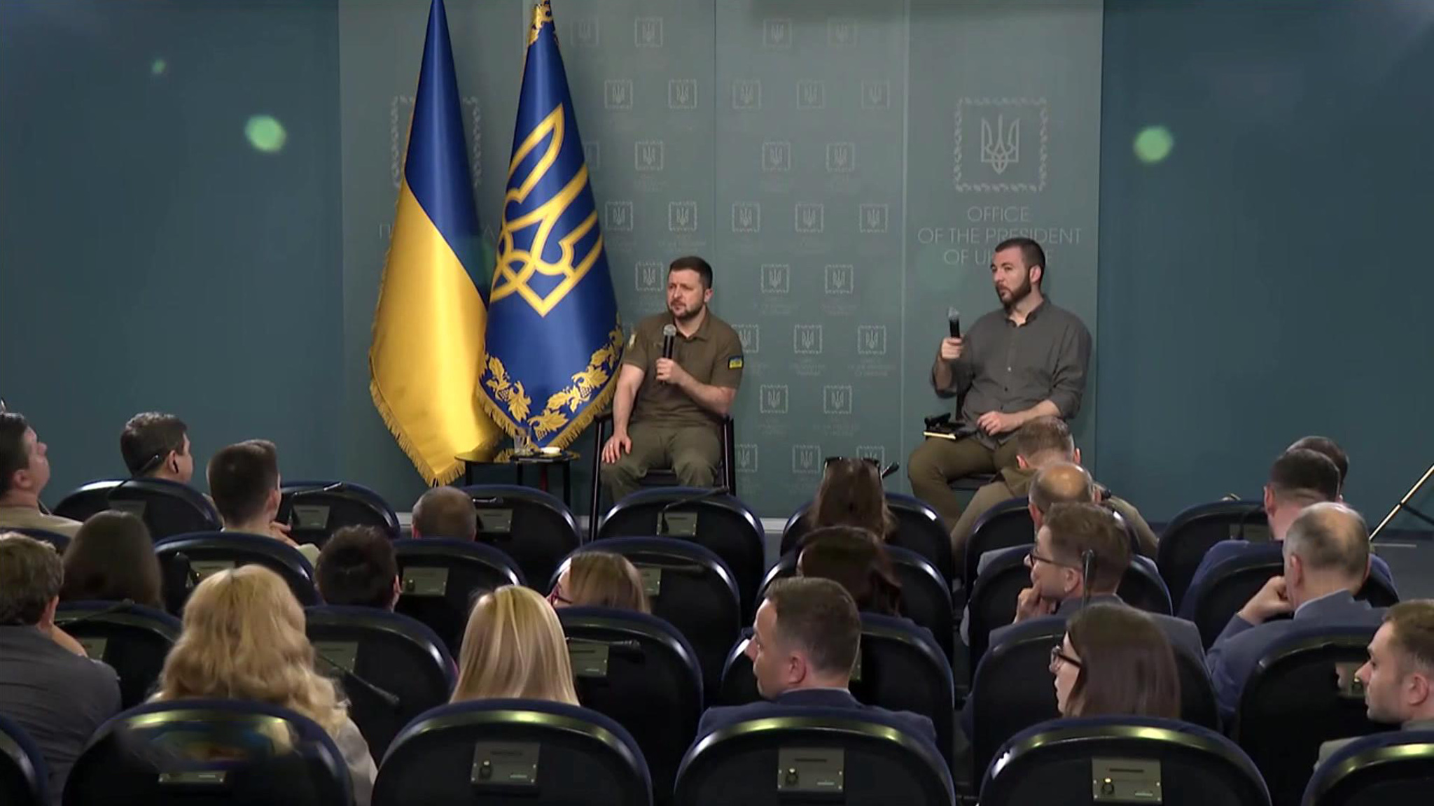 Пресс-конференция Зеленского. Почему президент был рассеян