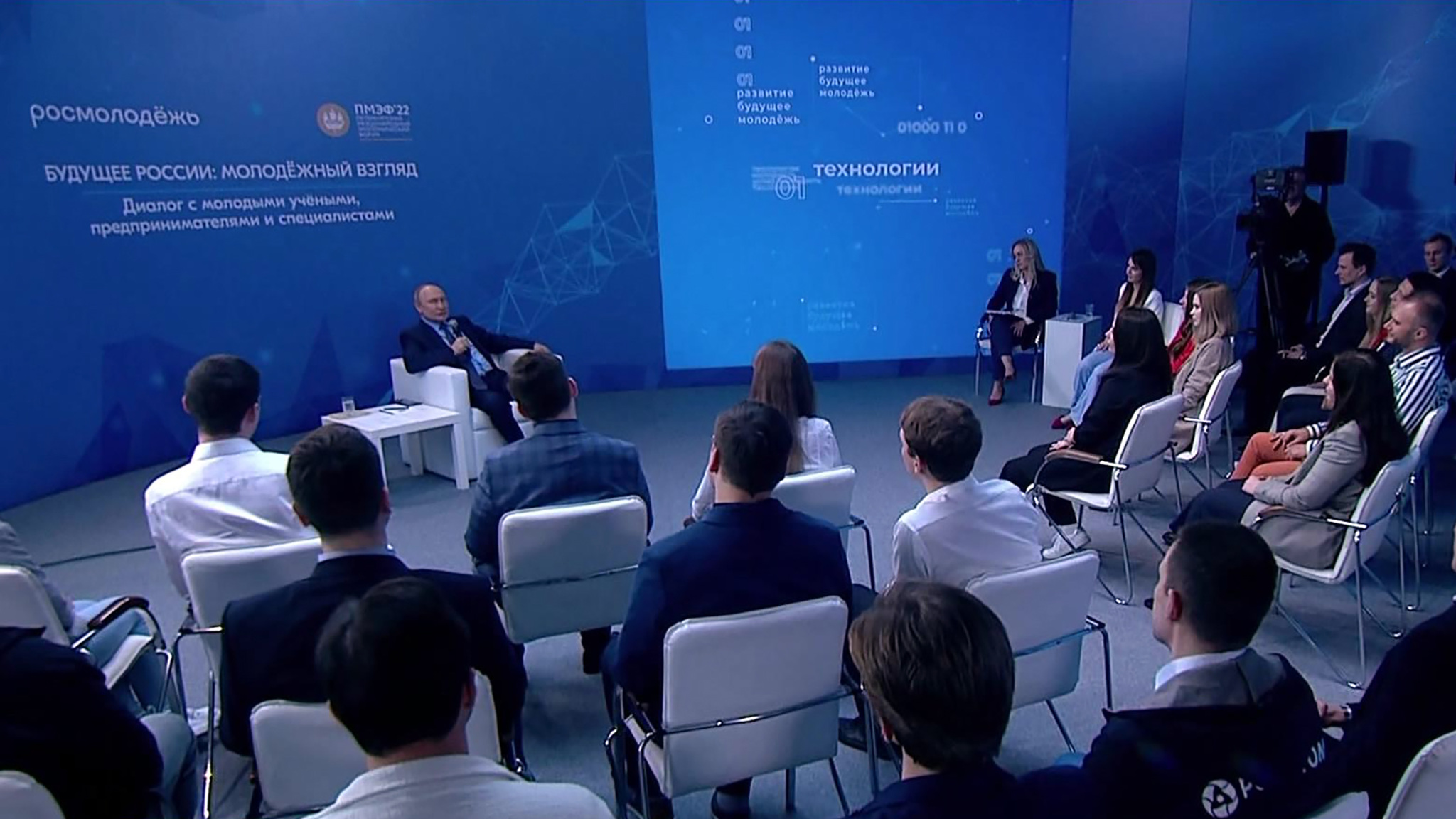 Путин поговорил с молодыми предпринимателями о санкционной экономике