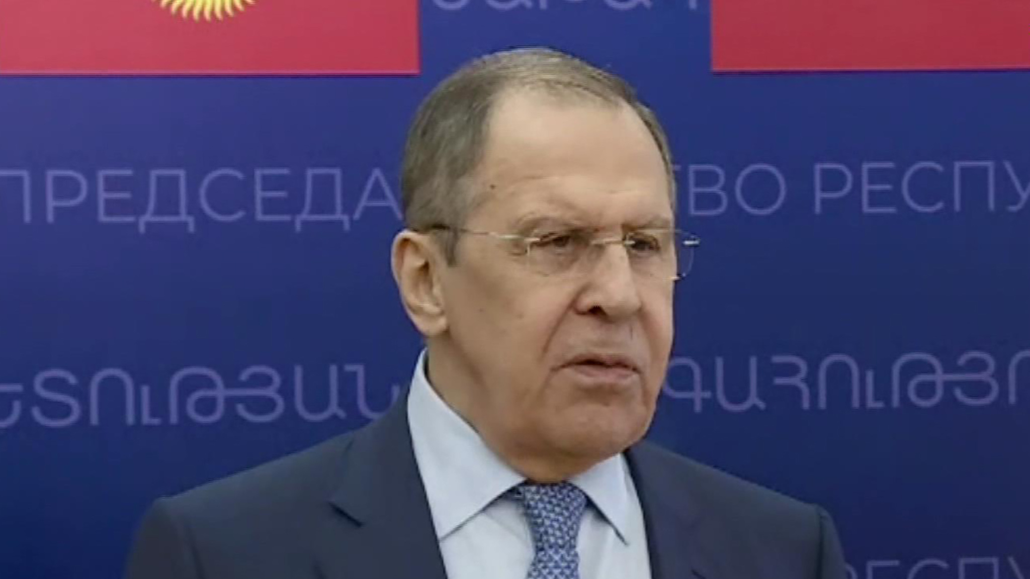 "Чем бы дитя не тешилось": глава МИД России оценил действия Зеленского