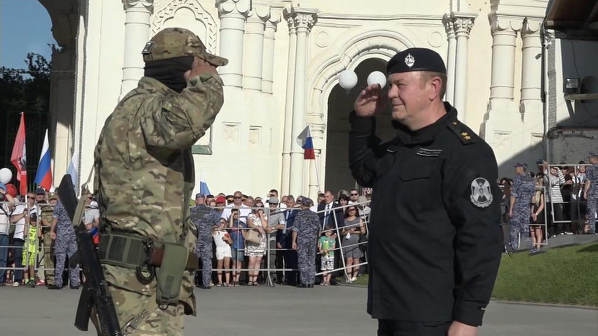 Вернувшихся со спецоперации росгвардейцев встречали под звон колоколов