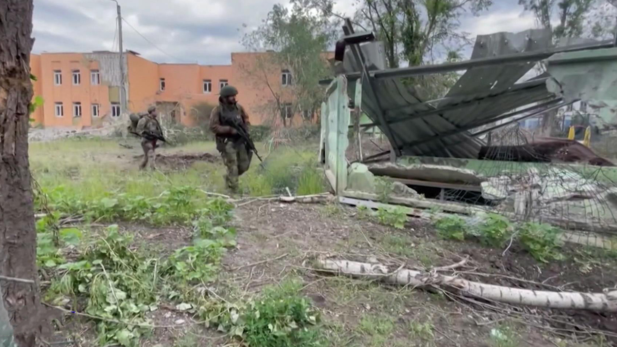 Трофеи натовского образца показали журналистам мировых СМИ