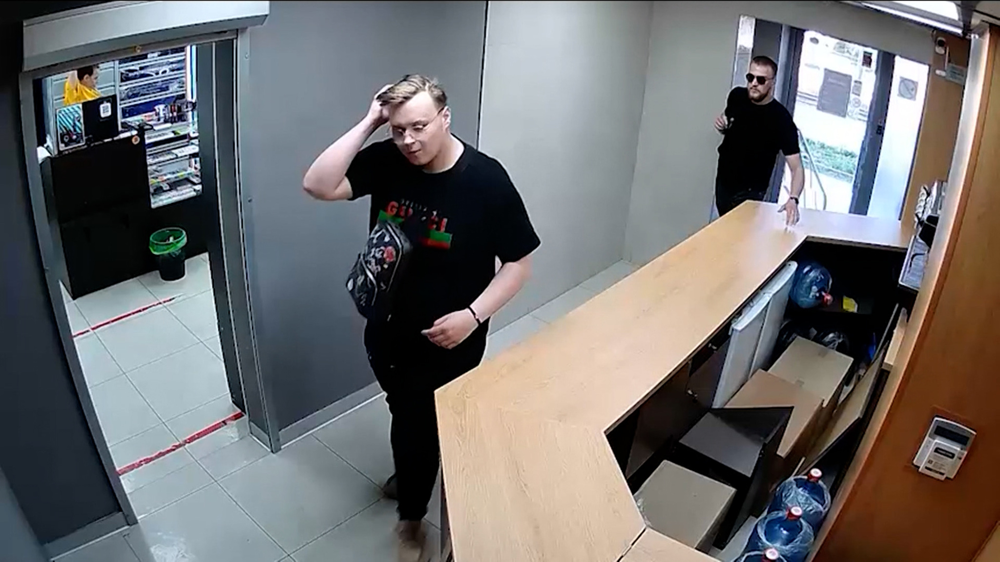 Сразу две крупные кражи в Москве: кто открывает обменники-однодневки